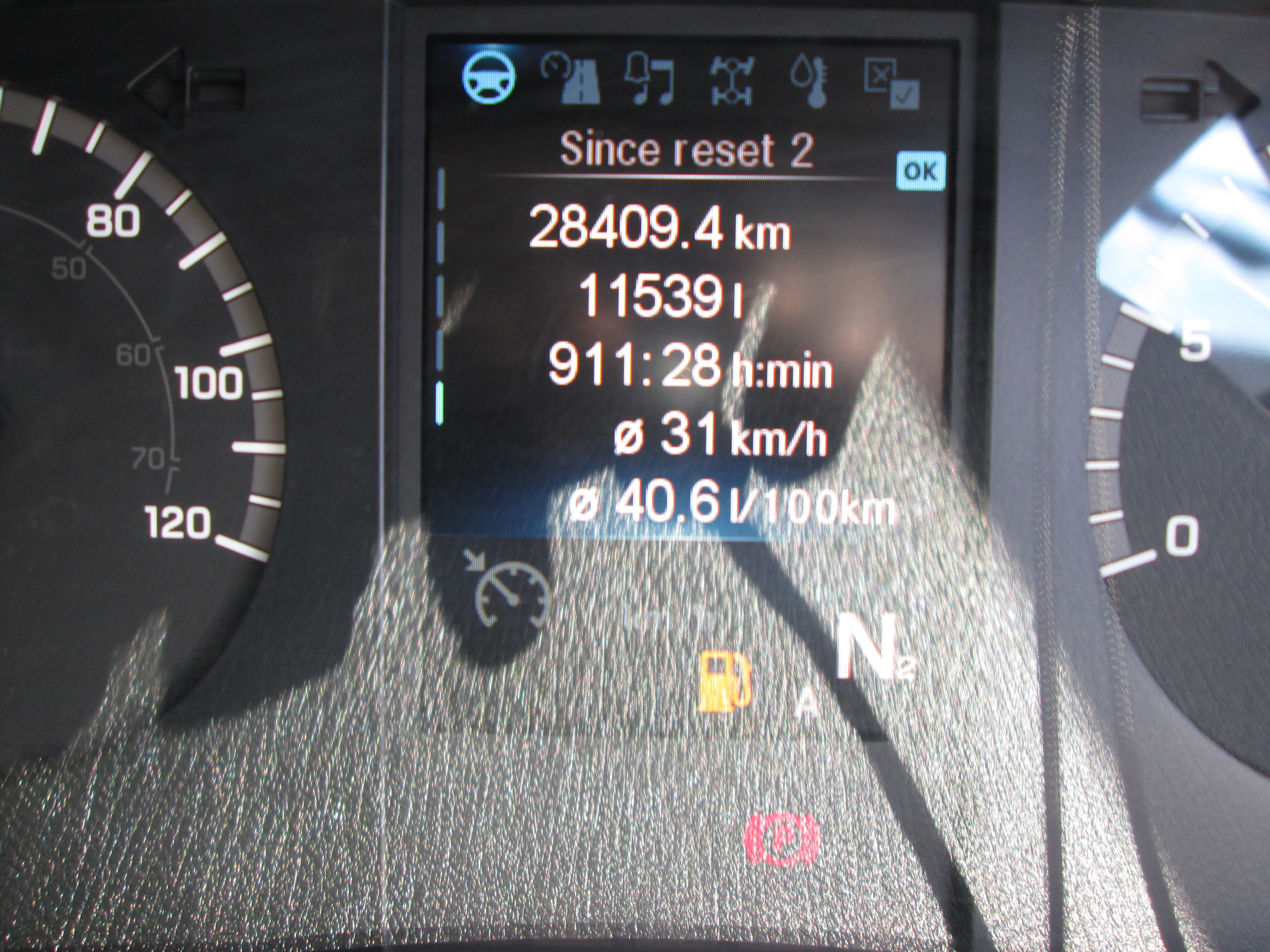 2023 Mercedes Benz AROCS 4152 Twin steer 8x4 flat deck Equipped with rear mount PK63002 EH crane - Image 4