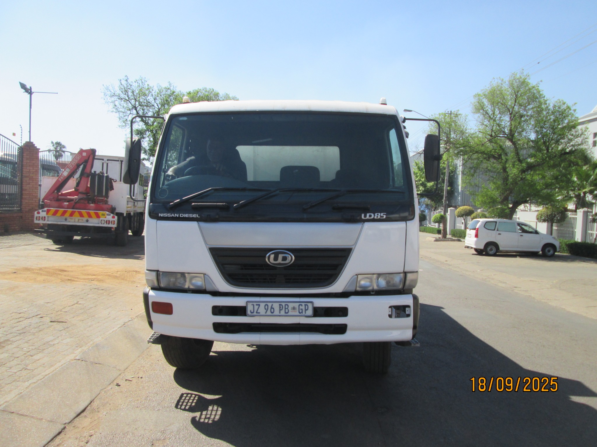 2004 UD85 6CUBE TIPPER - Image 2