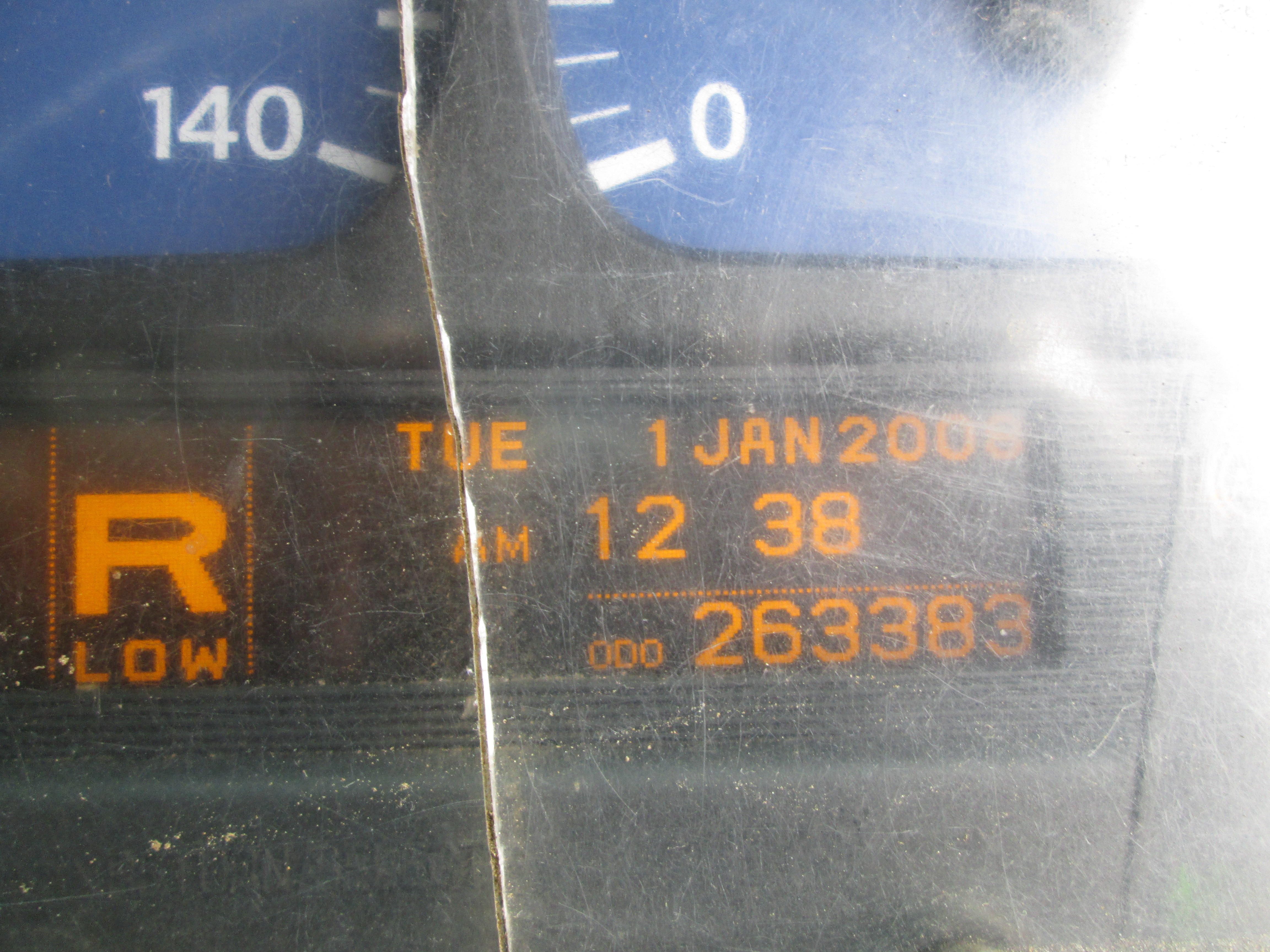 2015 UD QUON GW26-450 TRUCK TRACTOR 263383KM - Image 10