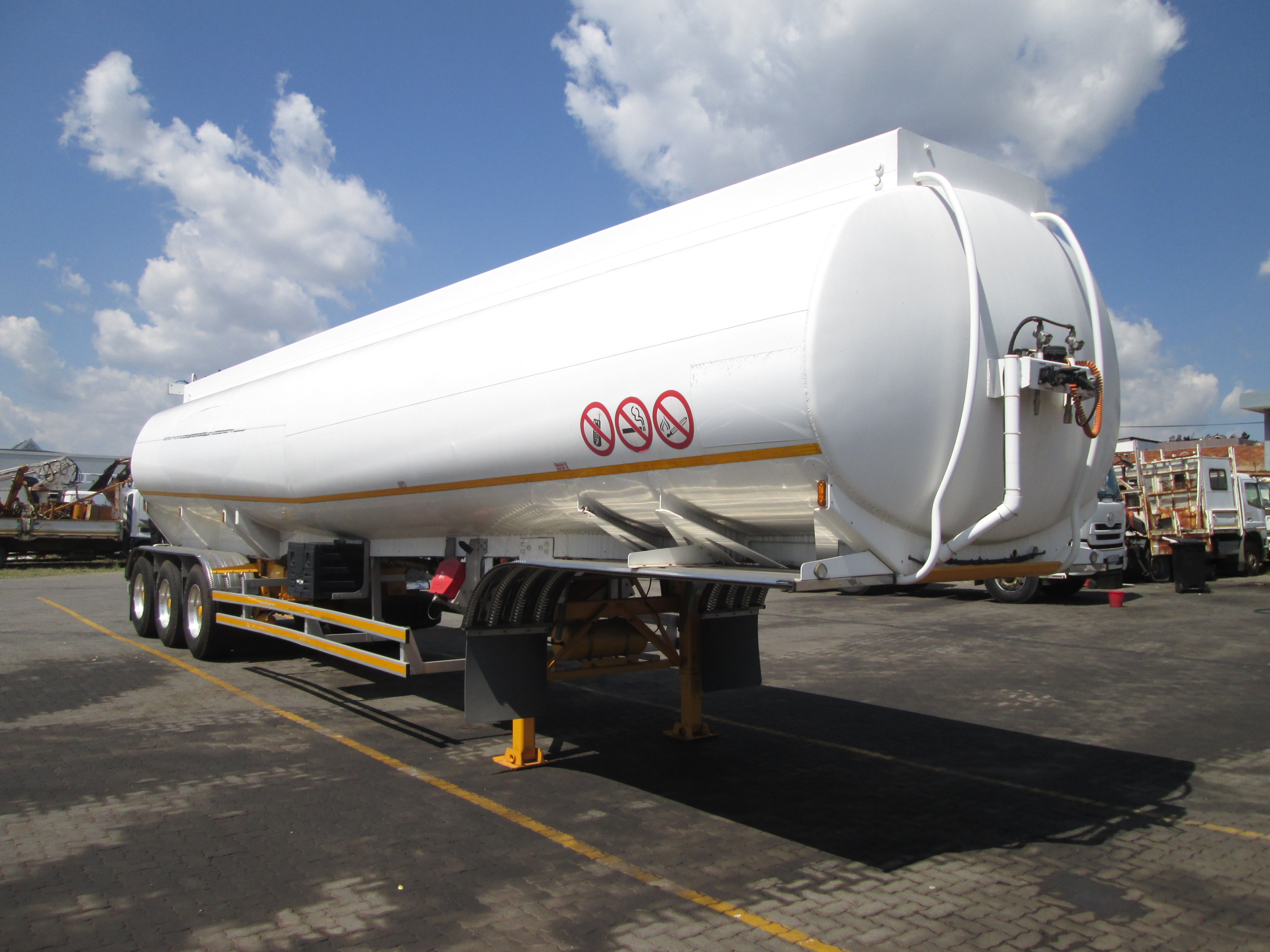 Un-usedTank Clinic 45 000l fuel tanker