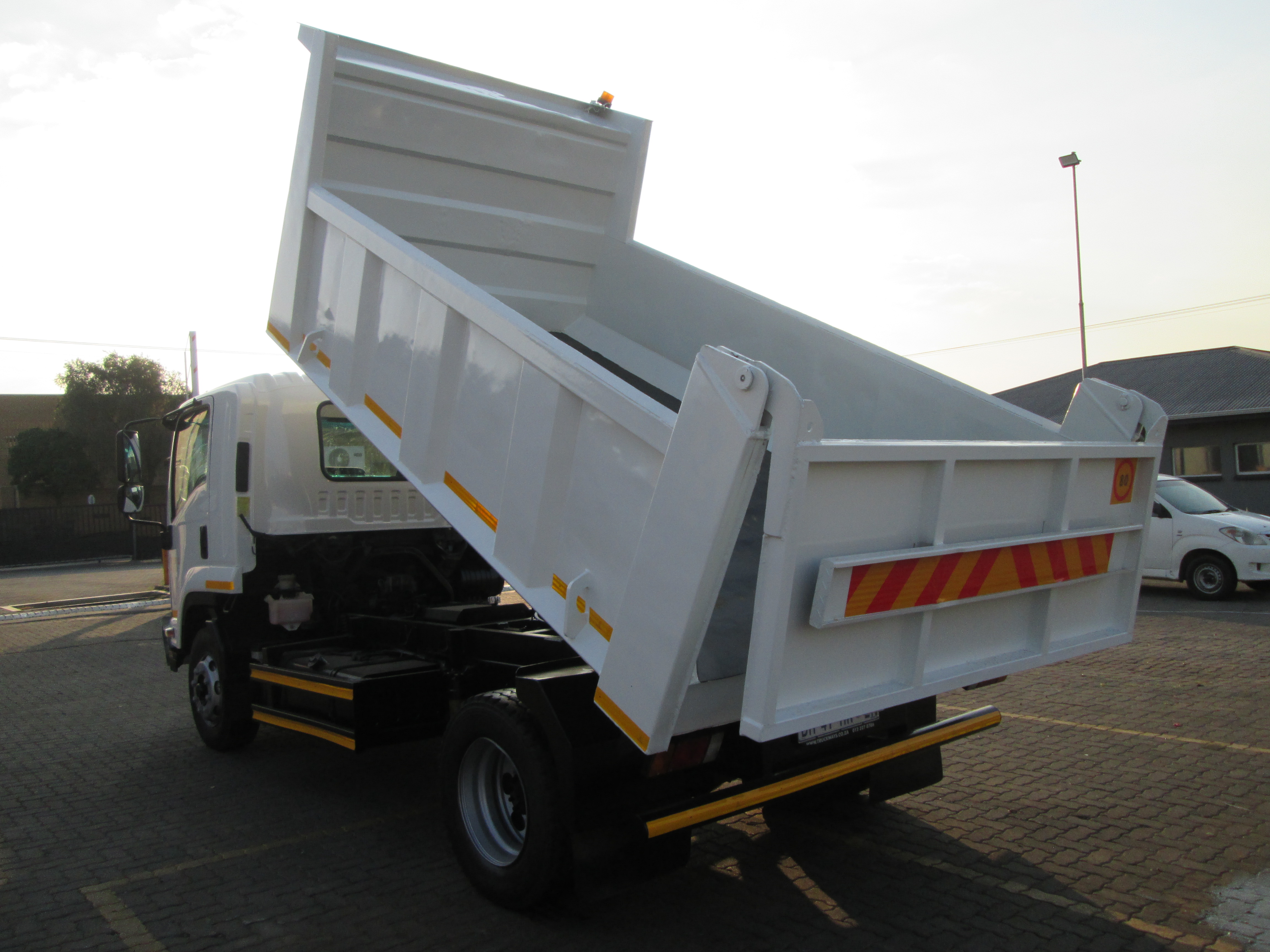 2018 ISUZU FSR800 6CUBE TIPPER 99365KM - Image 6