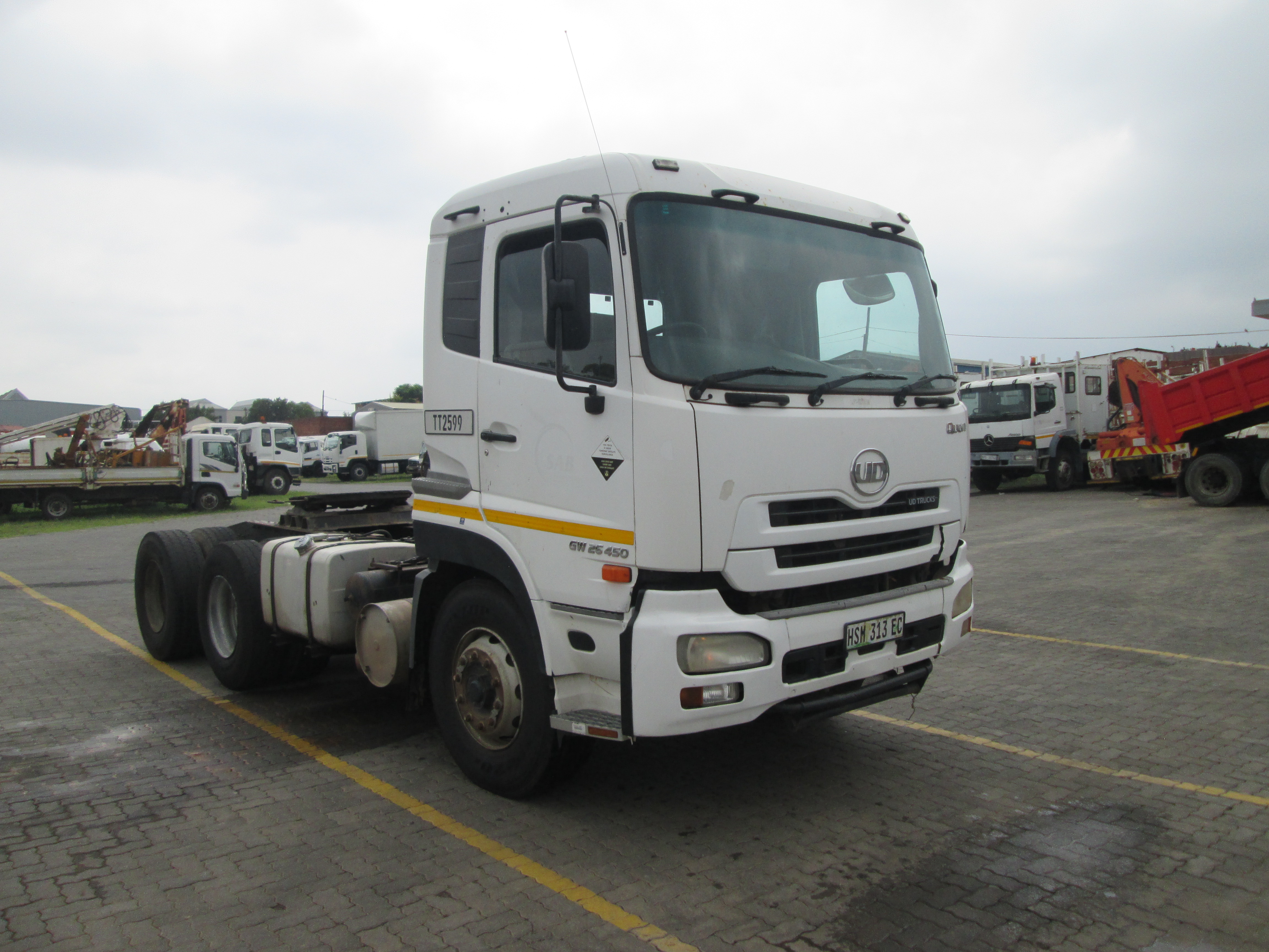 2015 UD QUON GW26-450 TRUCK TRACTOR - Image 1