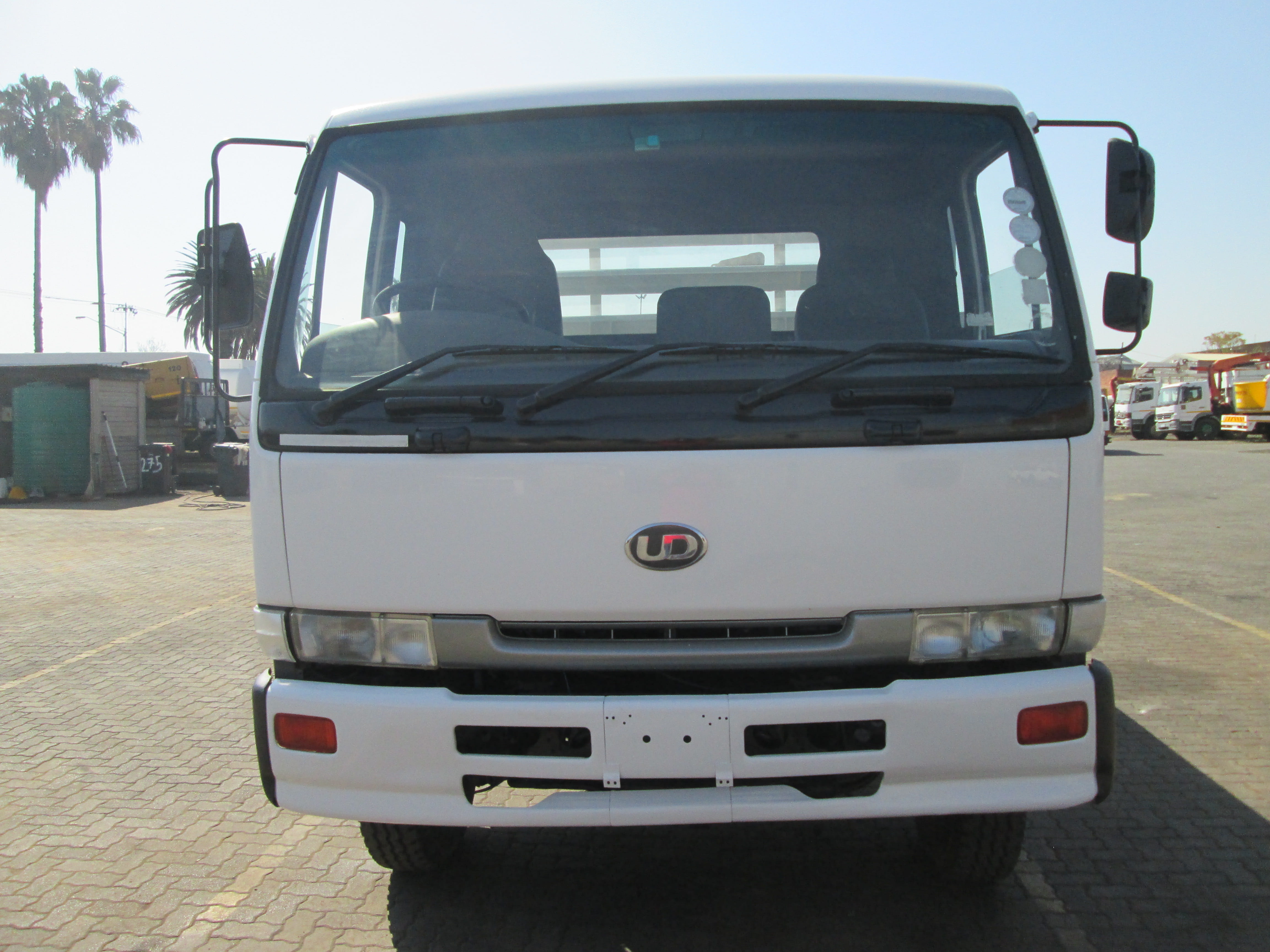 2000 UD80 8TON DROPSIDE WITH EFFER 75 CRANE - 138660KM - Image 2