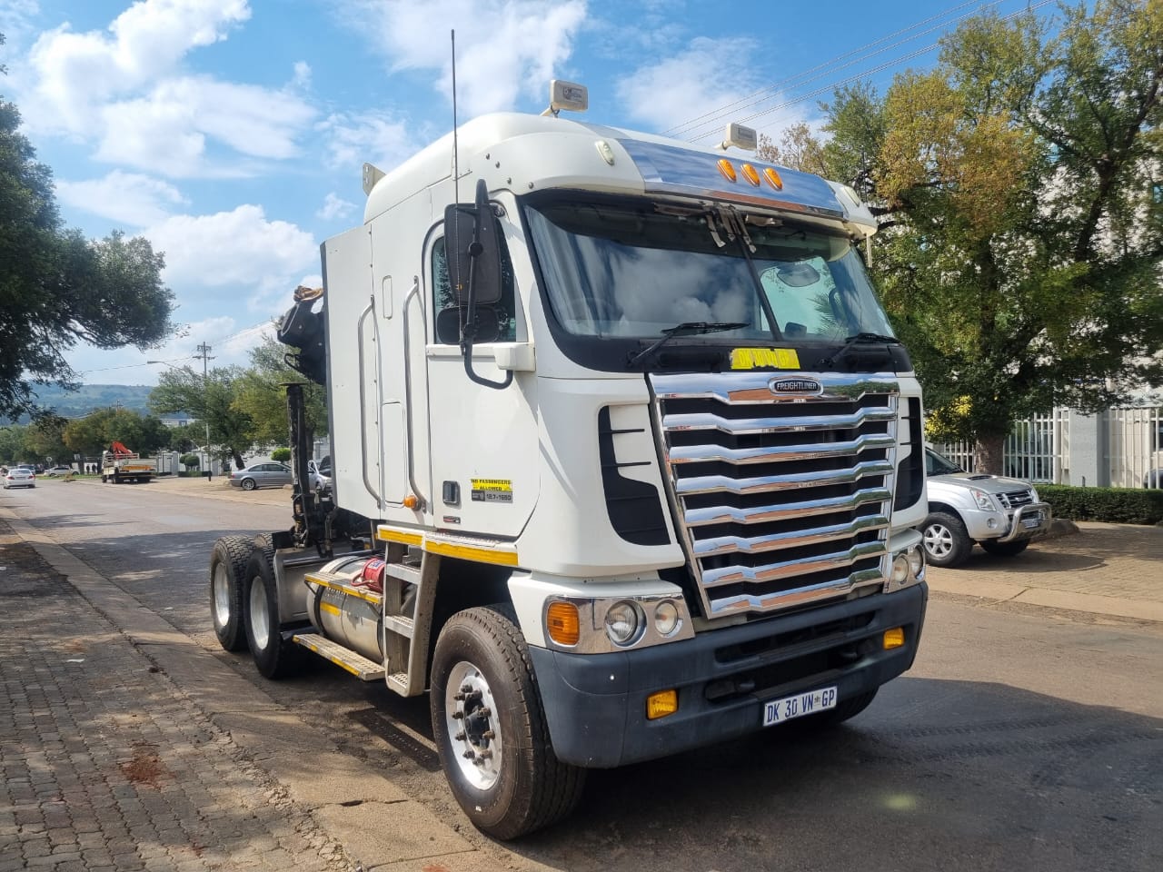 2014 FREIGHTLINER DETROIT 12.7-1650 TRUCK TRACTOR WITH HIAB 152B-2 CRANE