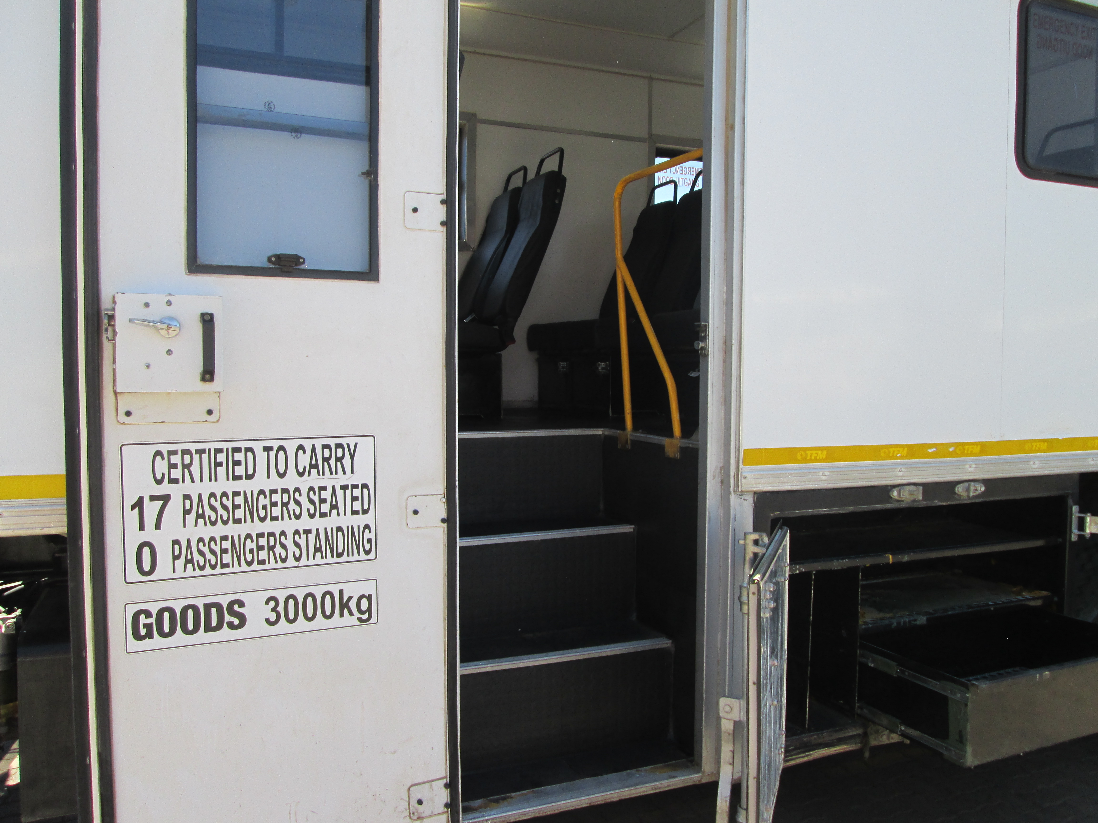 2021 ISUZU FTR850 A SEATER PASSENGER POD FEATURING AN INTEGRATED REAR WORKSTATION, DEDICATED CLIMATE CONTROL, AND EXTERNAL TOOLBOX DRAWERS - 167914KM - Image 11