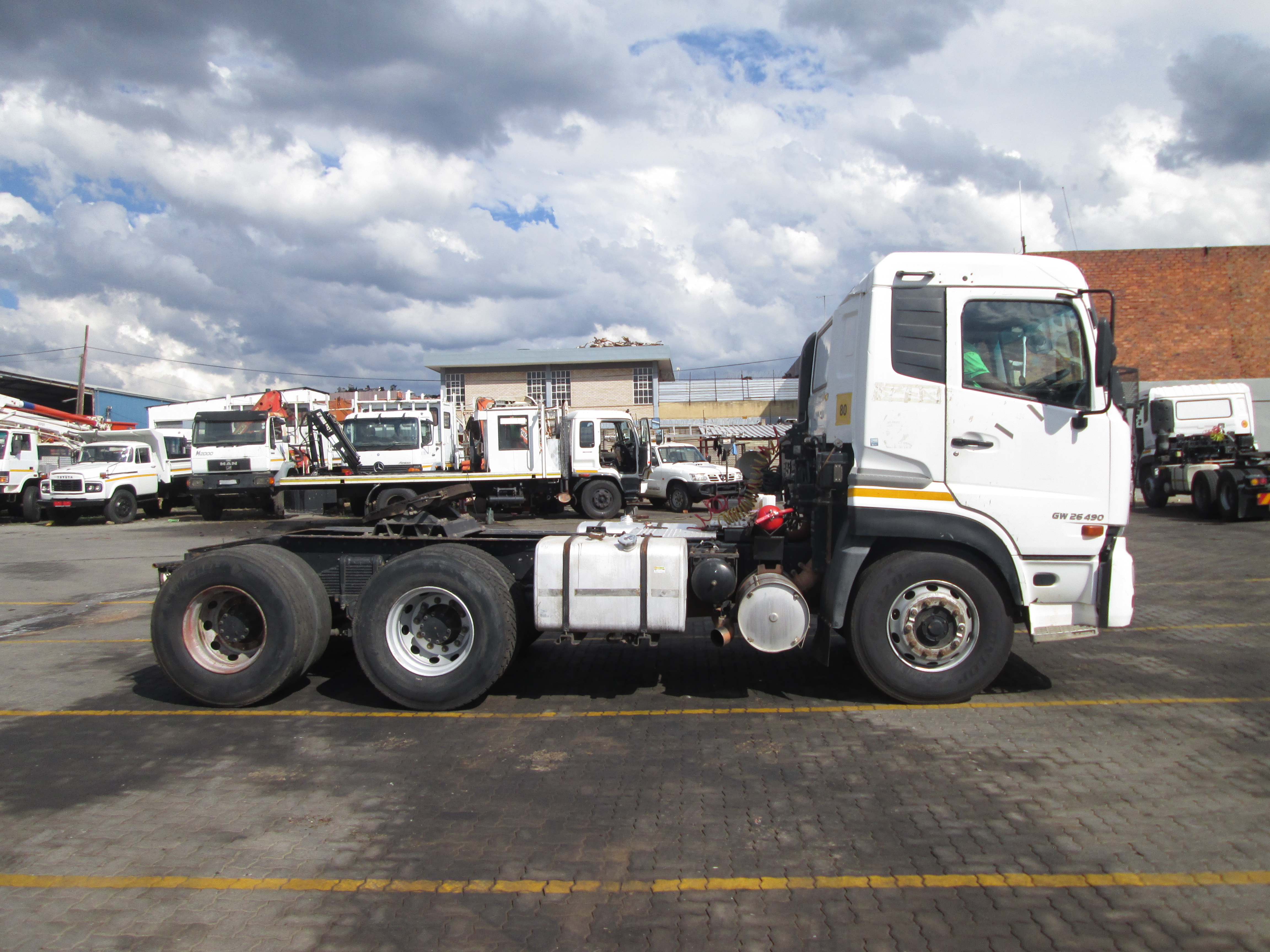 2018 UD QUON GW26-450 TRUCK TRACTOR 286211KM - Image 8