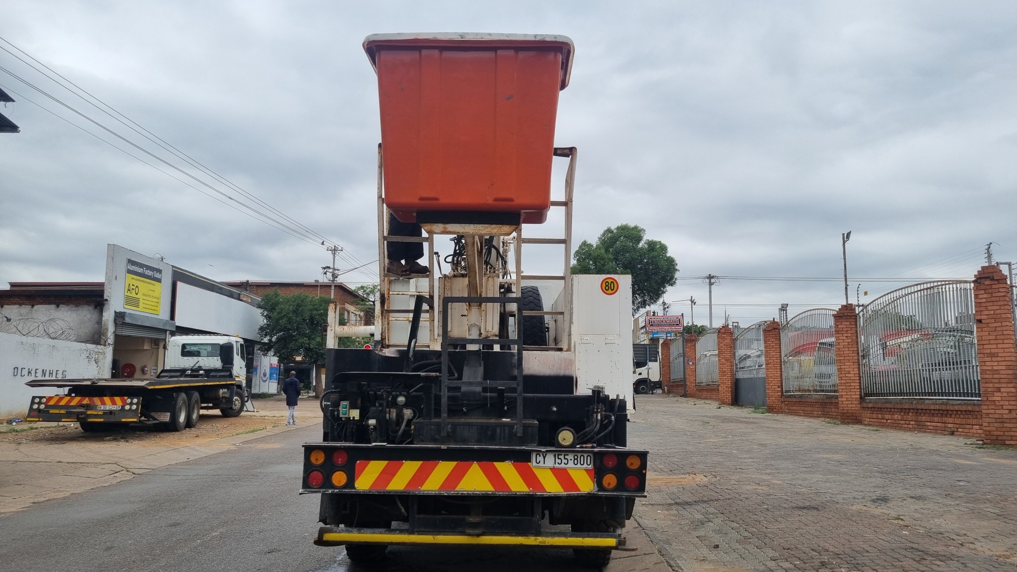 2002 MERCEDES BENZ1517 4x4 12M REACH LIVE LINE TRUCK - Image 6