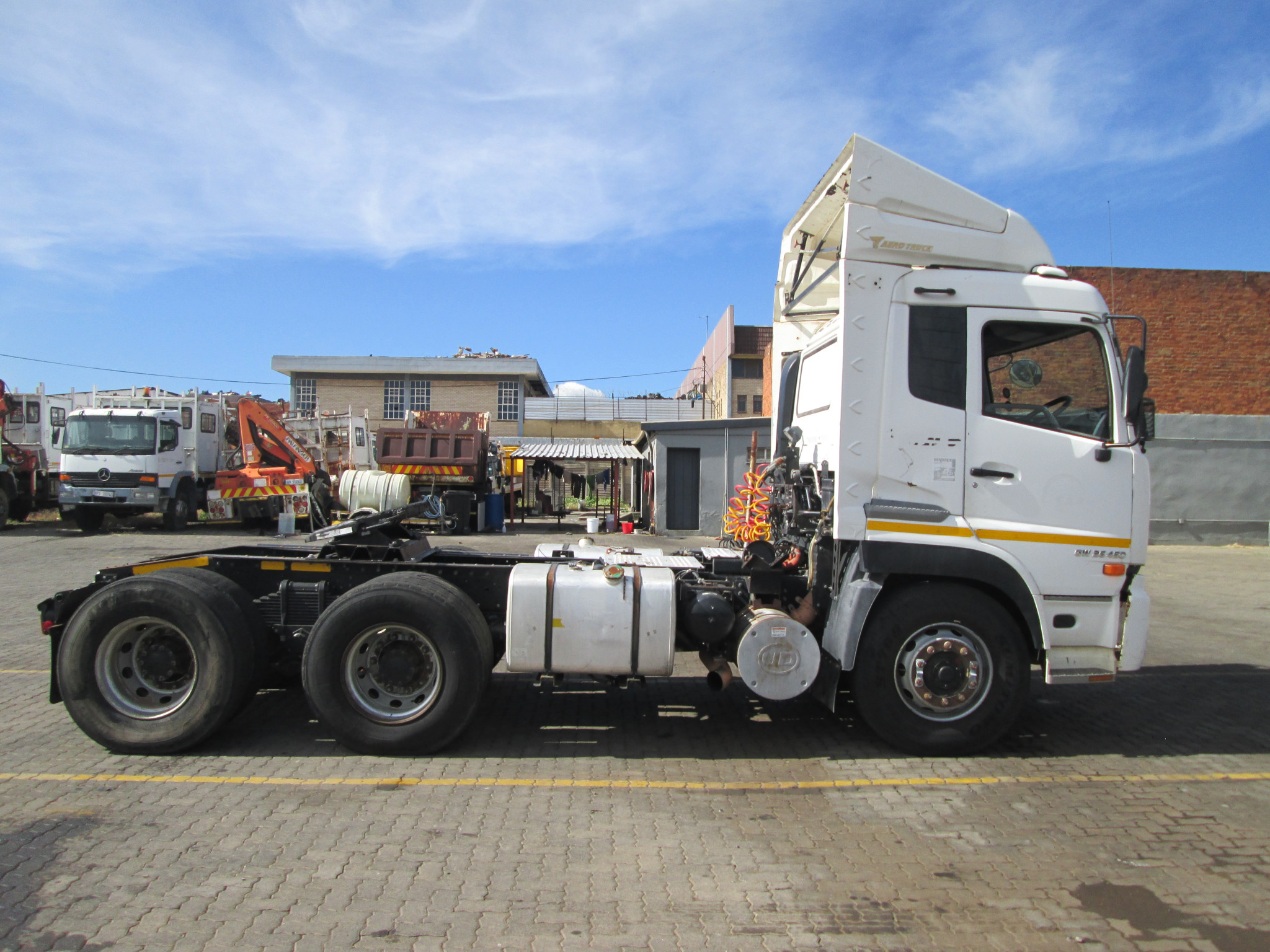 2018 UD QUON GW26-450 TRUCK TRACTOR 304005KM - Image 8