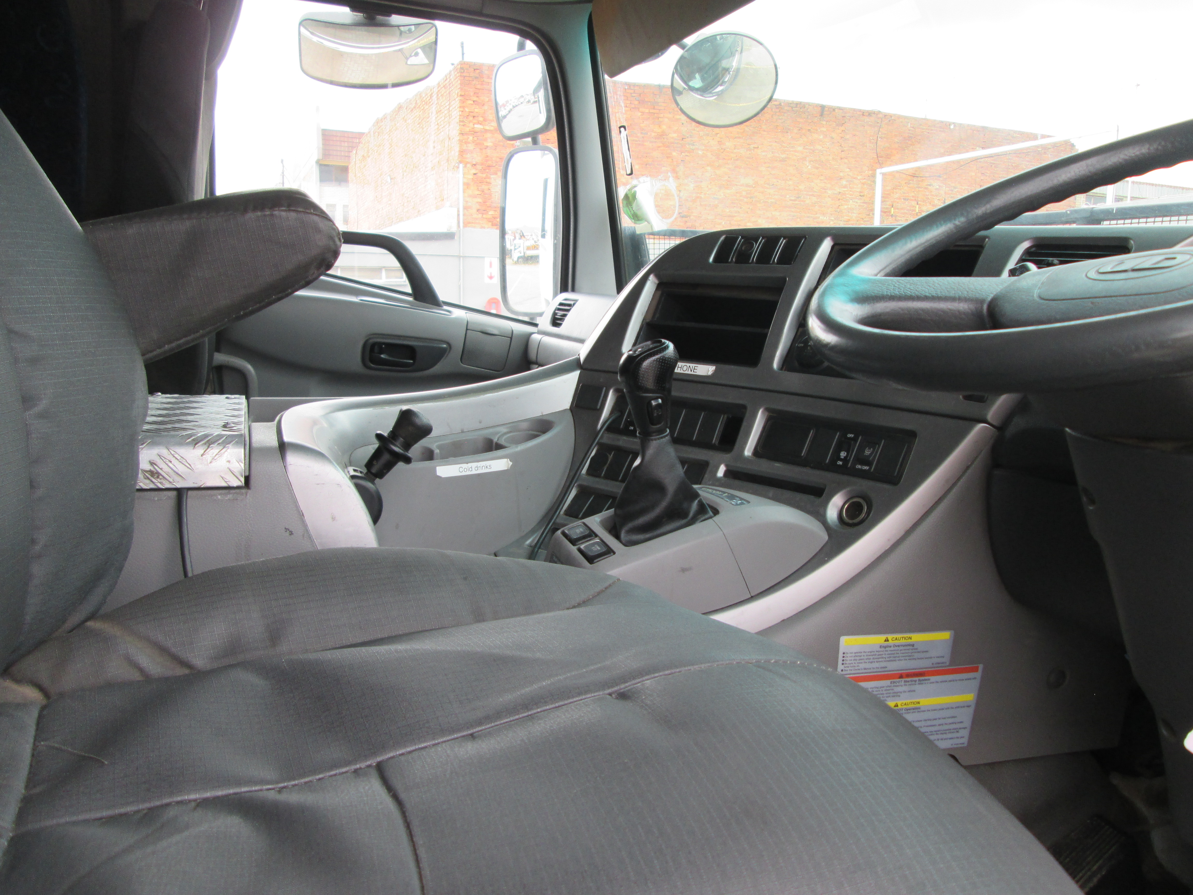 2018 UD QUON GW26-450 TRUCK TRACTOR 304005KM - Image 12