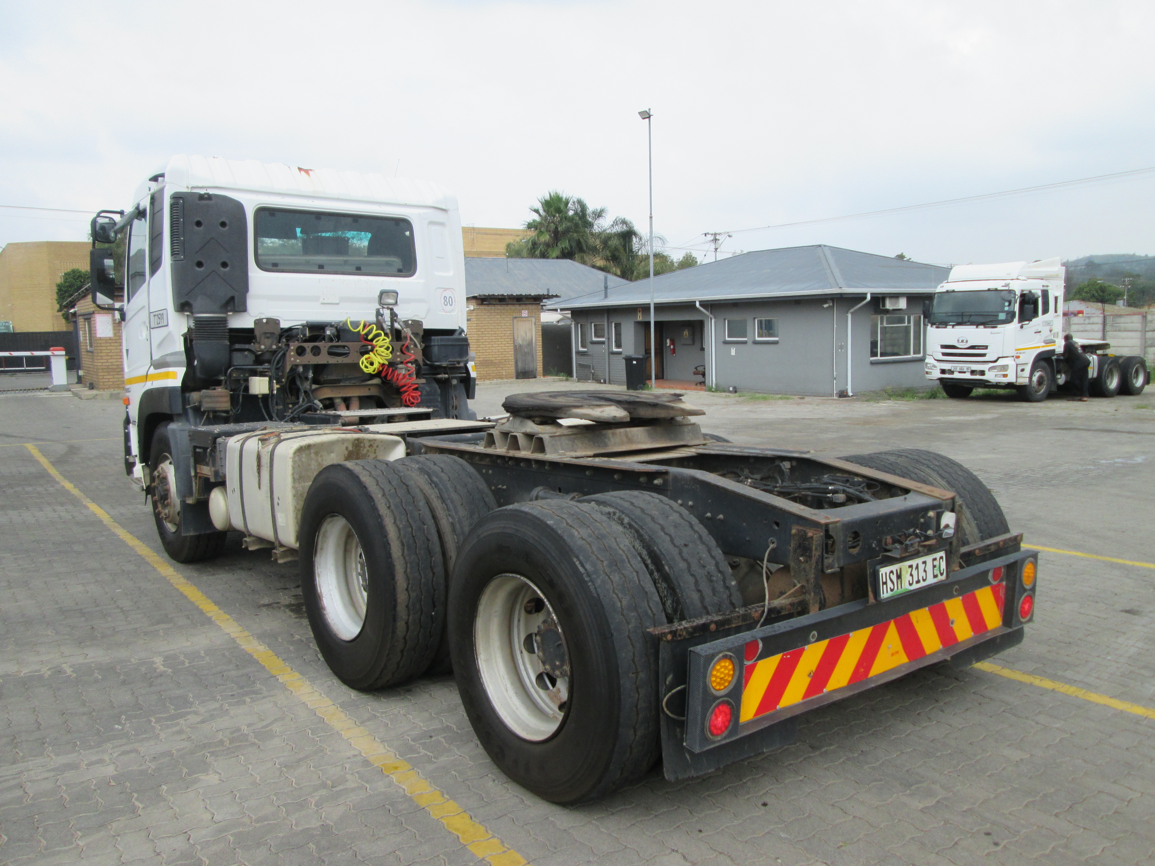 2015 UD QUON GW26-450 TRUCK TRACTOR - Image 5