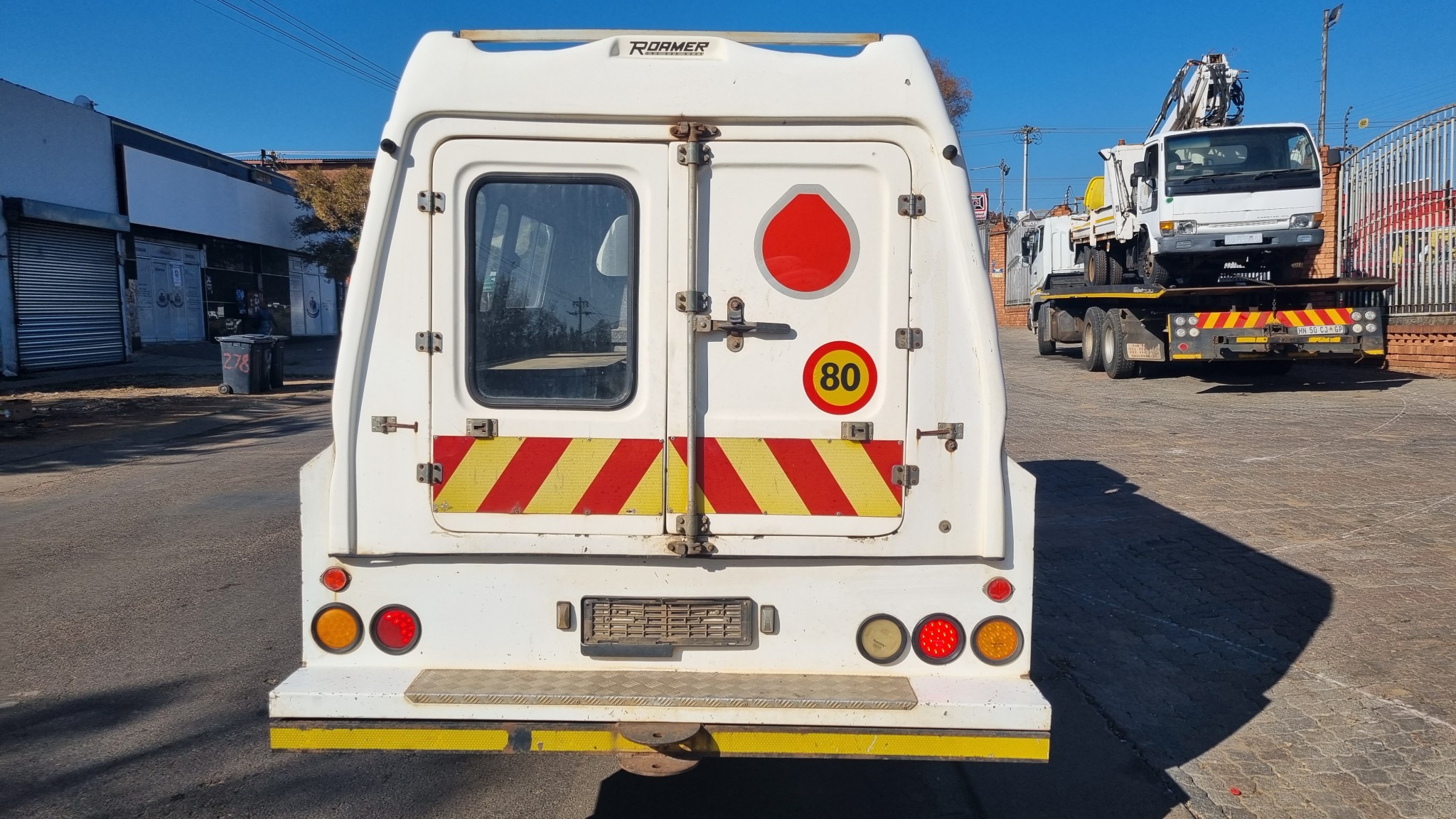 2010 ISUZU NMR250 WITH CANOPY  - Image 6