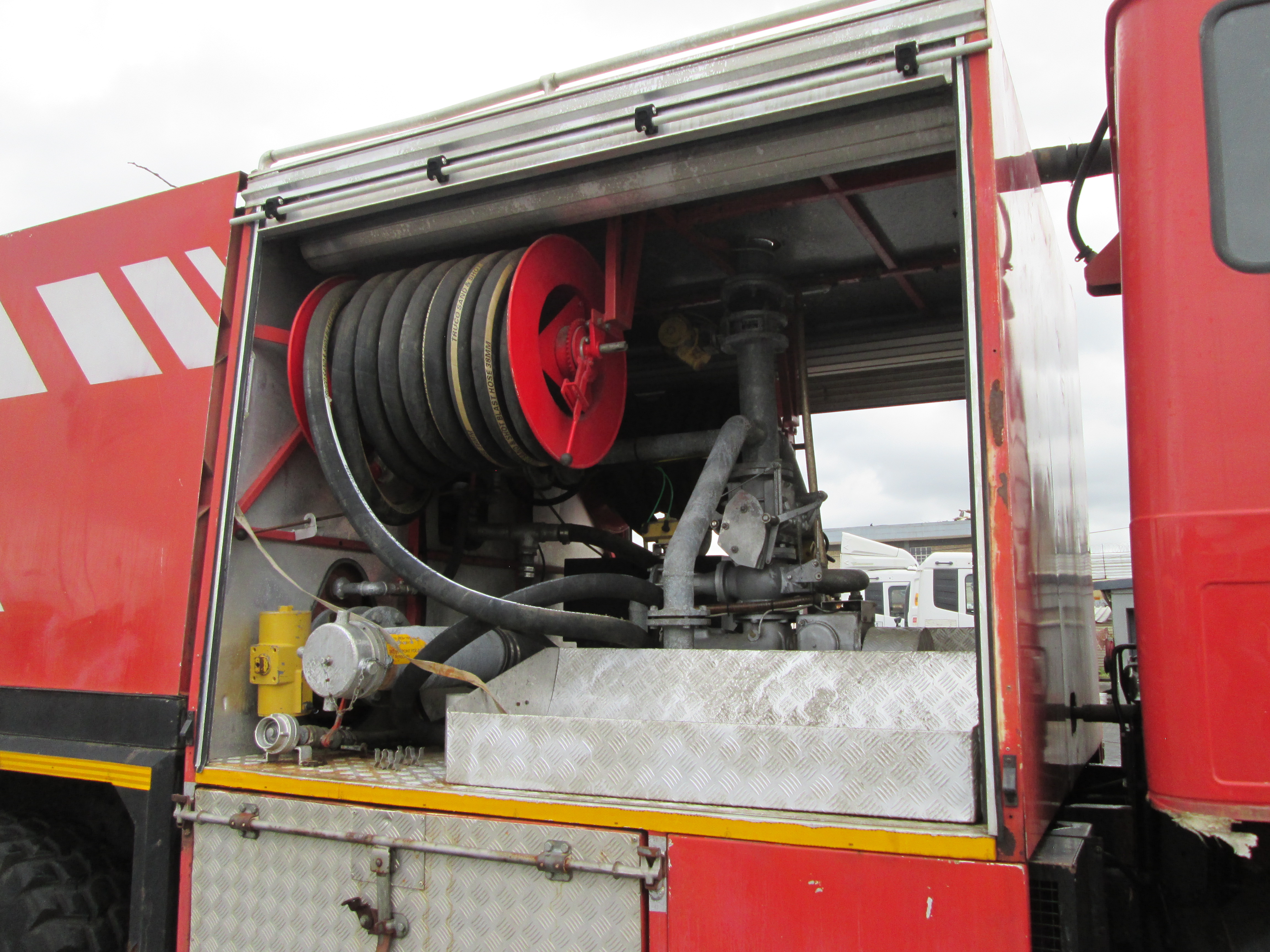 2014 MERCEDES BENZ 2635 ACTROS FIRETRUCK 045317KM - Image 9