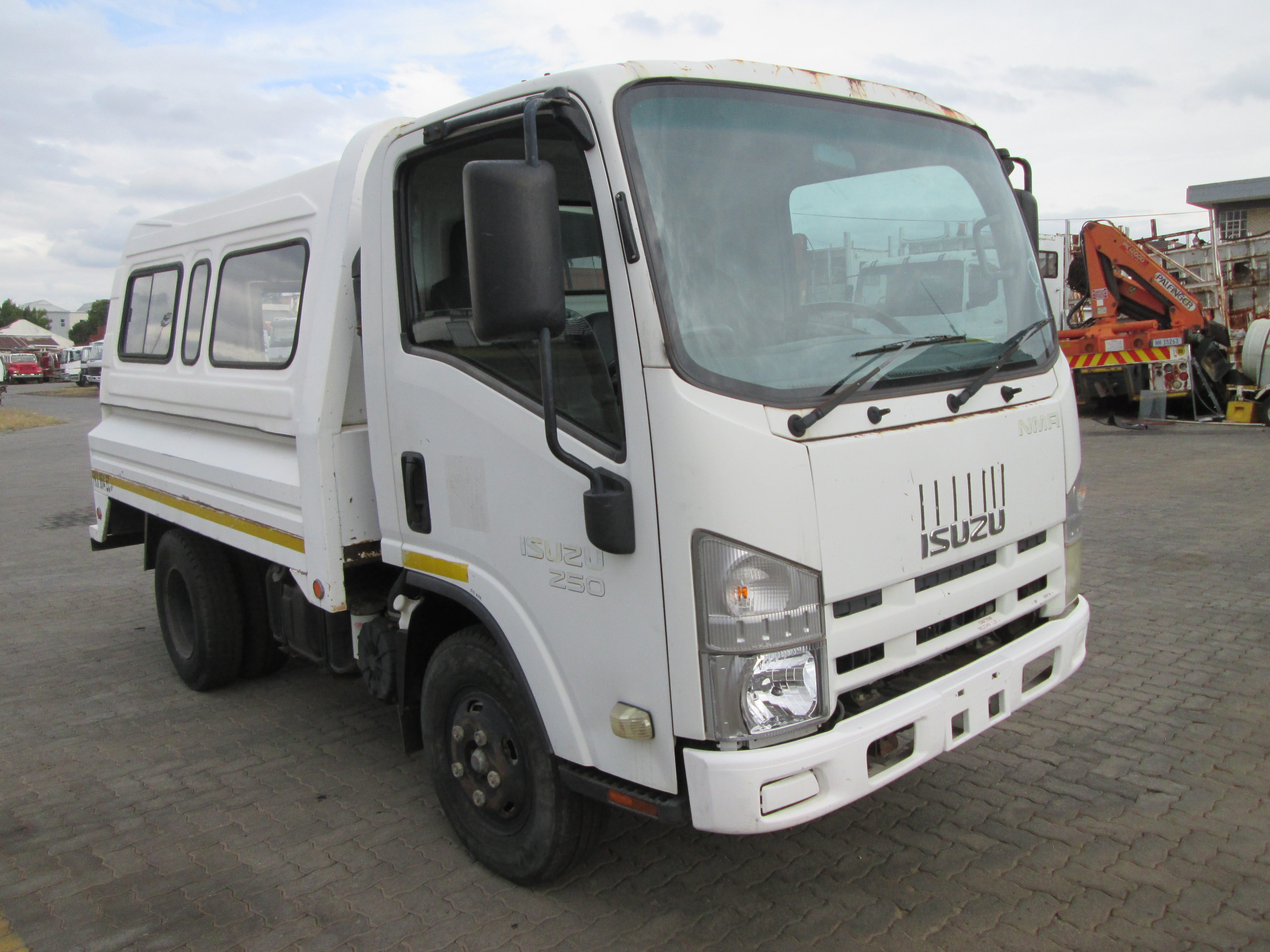 2010 ISUZU NMR250 WITH CANOPY 