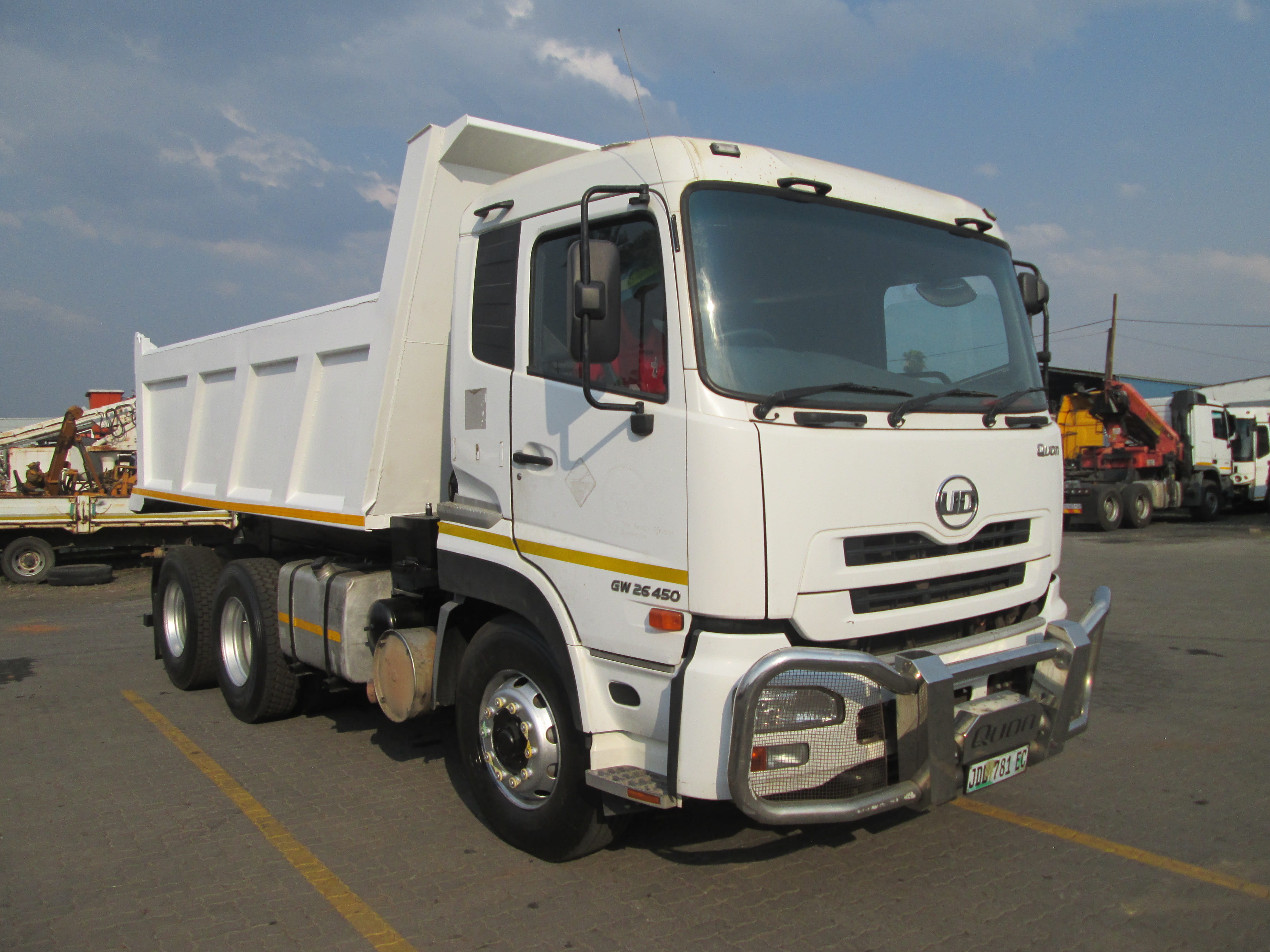 2018 UD QUON GW26-450 10 CUBE TIPPER 406565KM - Image 1