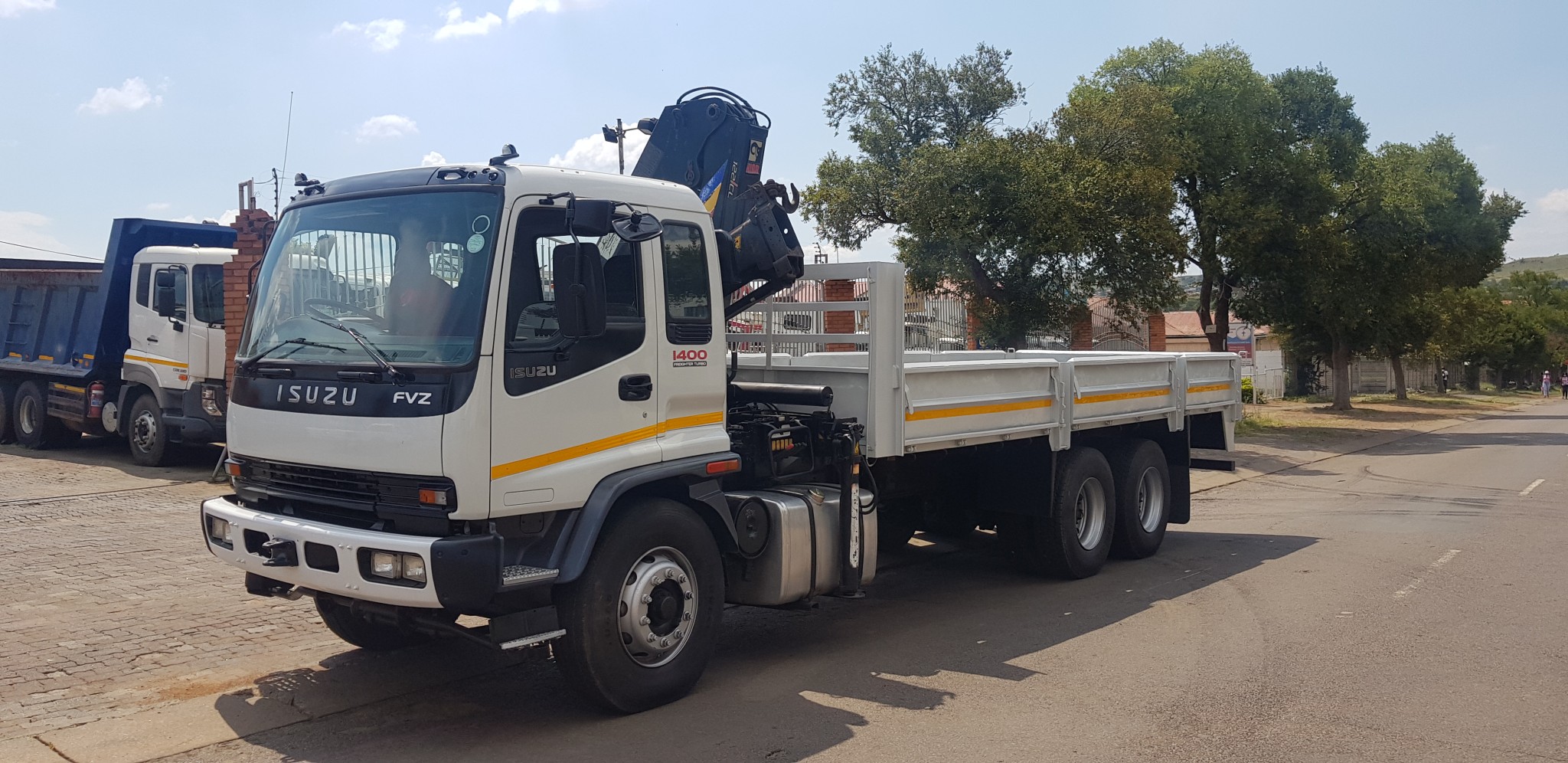 2004 ISUZU FVZ1400 12TON DROPSIDE WITH HIAB 122CL CRANE - Image 3