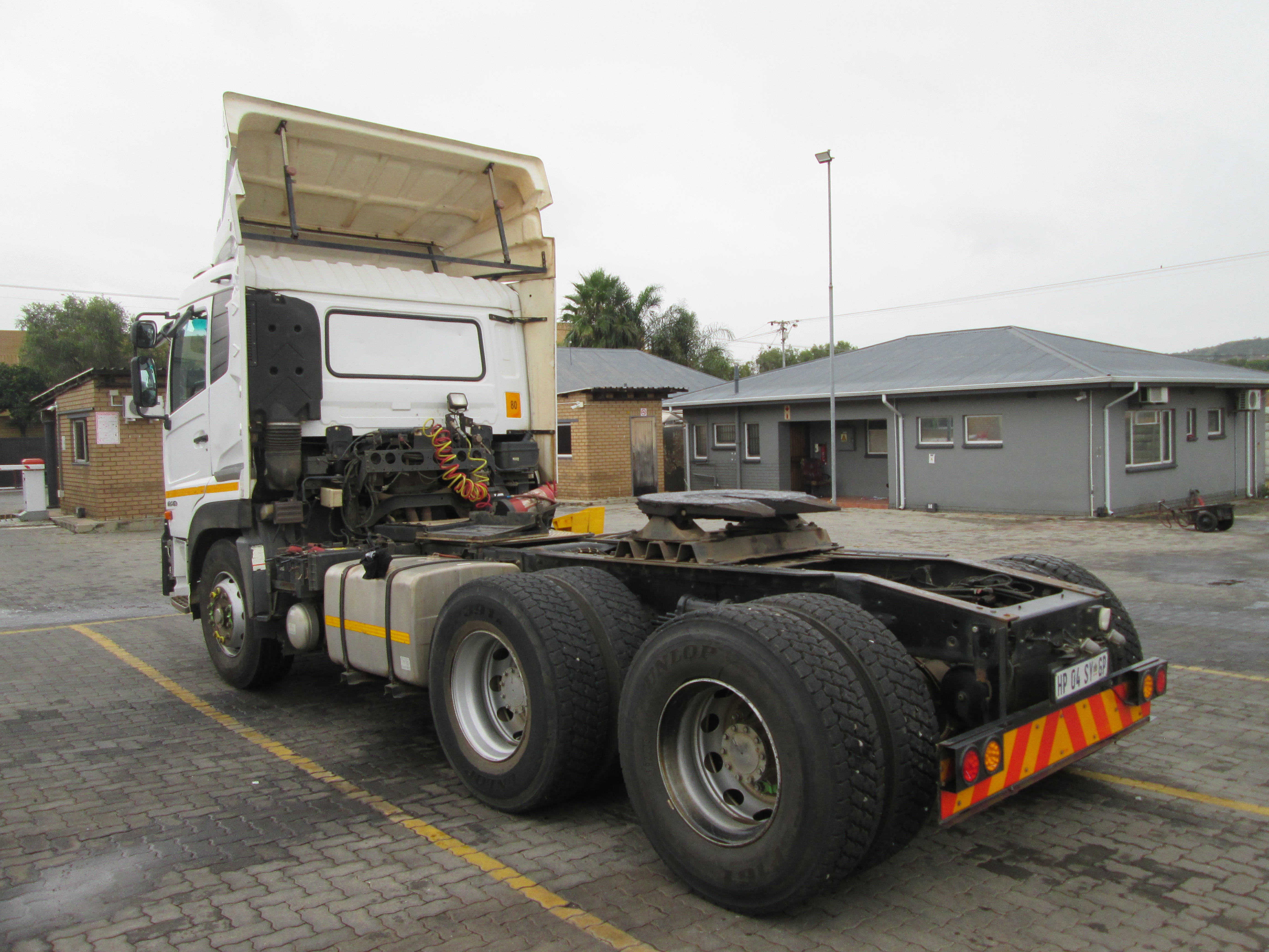 2018 UD QUON GW26-450 TRUCK TRACTOR 265596KM - Image 5