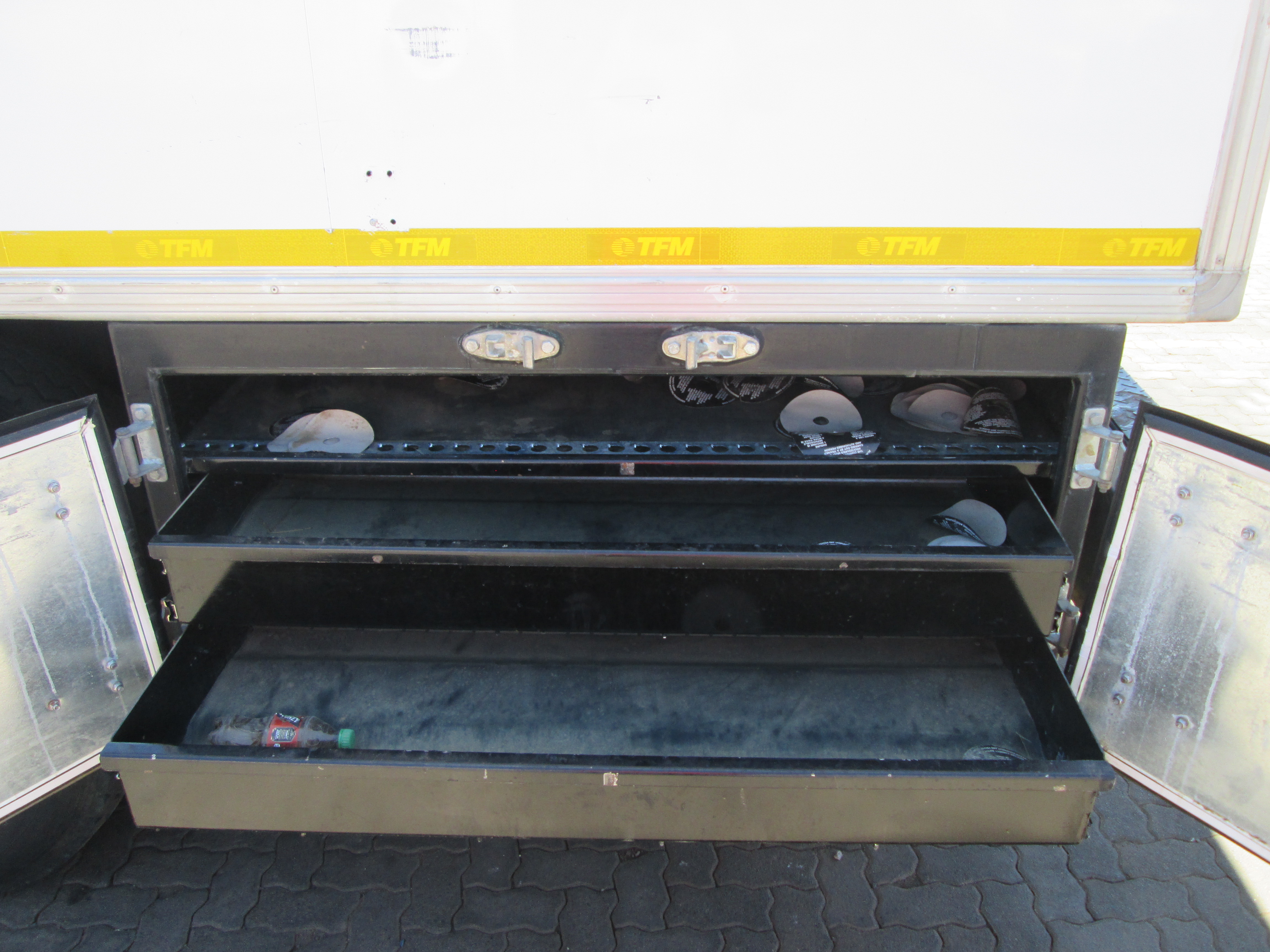 2021 ISUZU FTR850 A SEATER PASSENGER POD FEATURING AN INTEGRATED REAR WORKSTATION, DEDICATED CLIMATE CONTROL, AND EXTERNAL TOOLBOX DRAWERS - 167914KM - Image 13