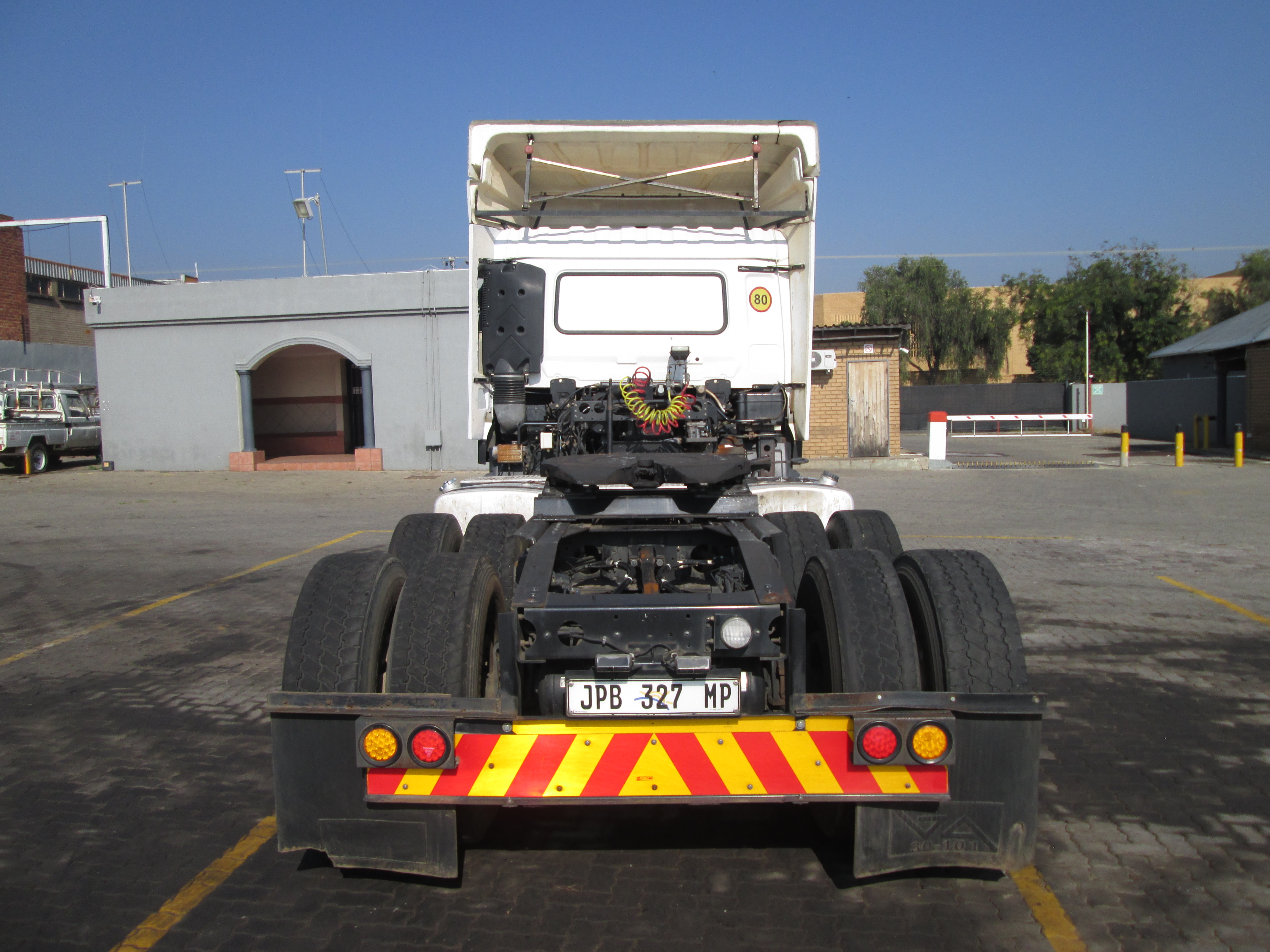 2018 UD QUON GW26-450 TRUCK TRACTOR 313060KM - Image 6