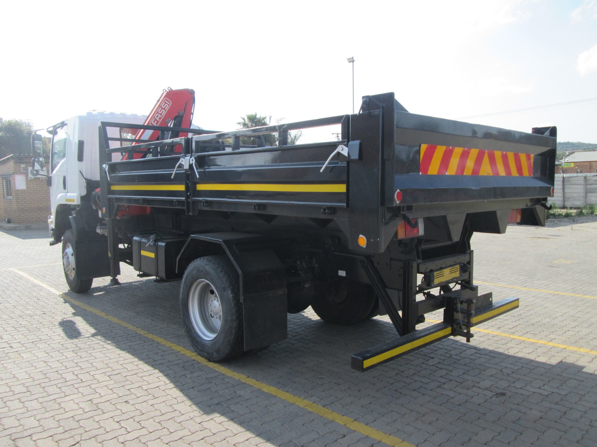 2014 ISUZU FTS750 4X4 5CUBE TIPPER DROPSIDE WITH FASSI F65 CRANE - Image 11