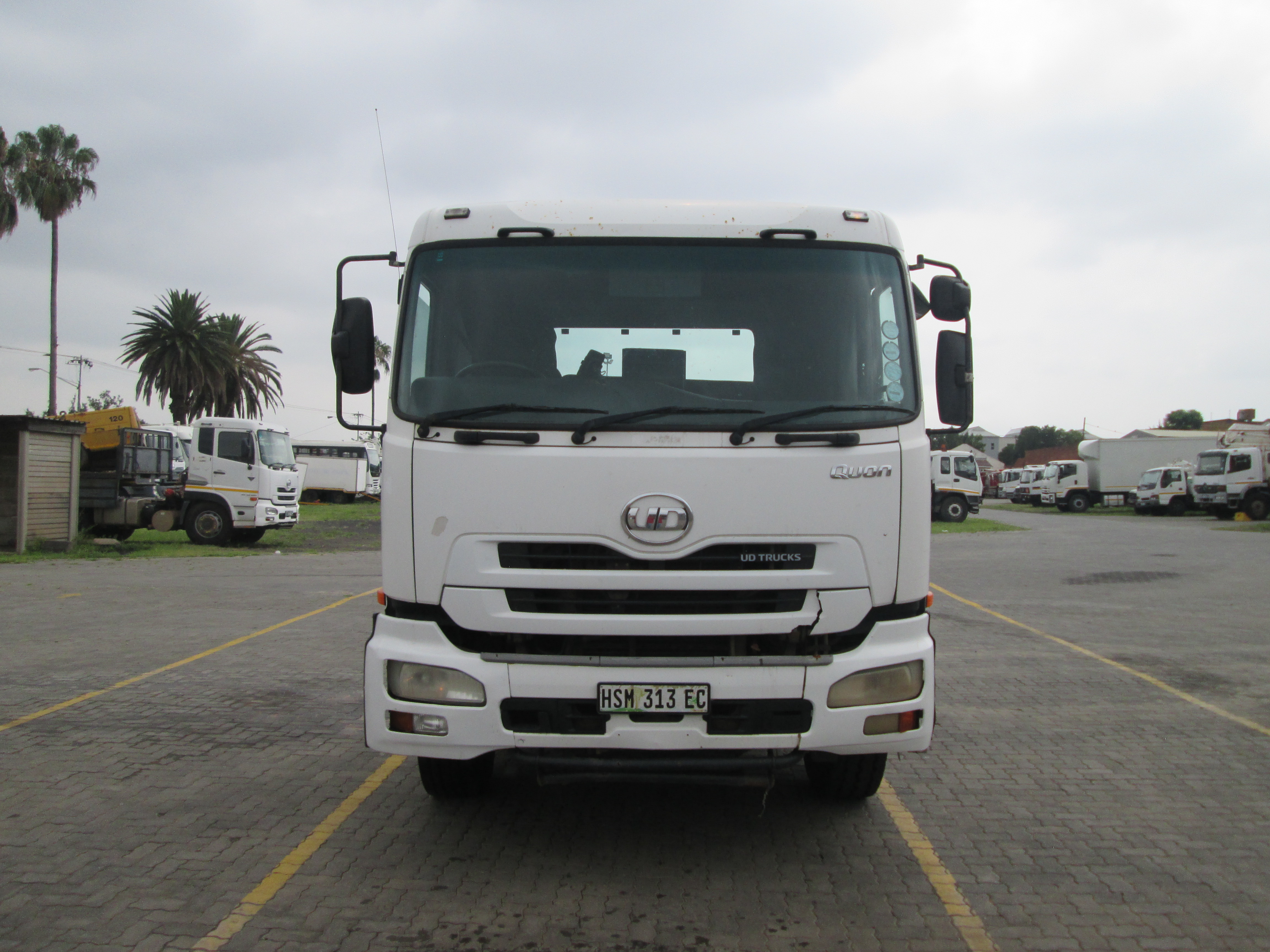 2015 UD QUON GW26-450 TRUCK TRACTOR - Image 2