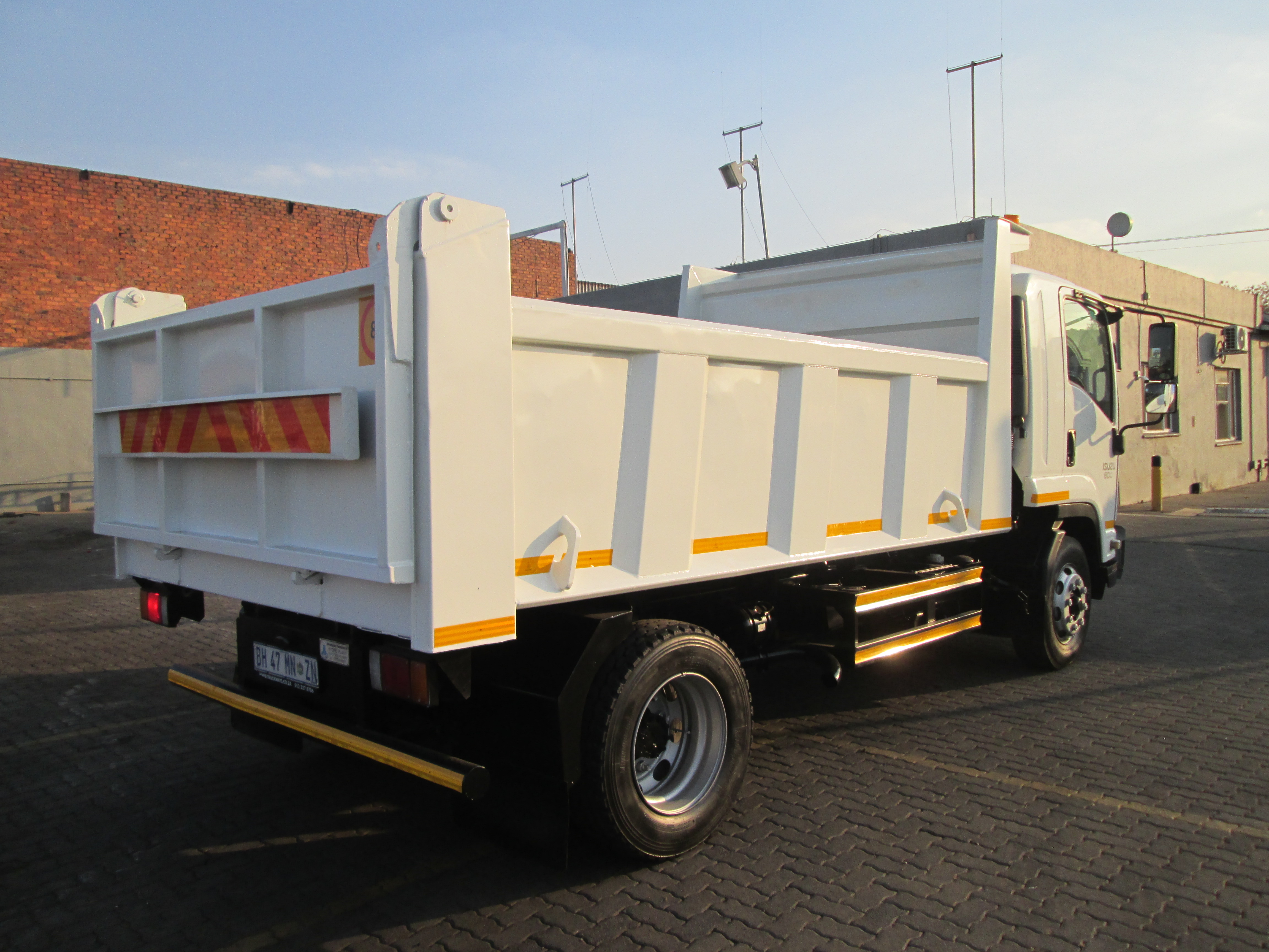 2018 ISUZU FSR800 6CUBE TIPPER 99365KM - Image 24