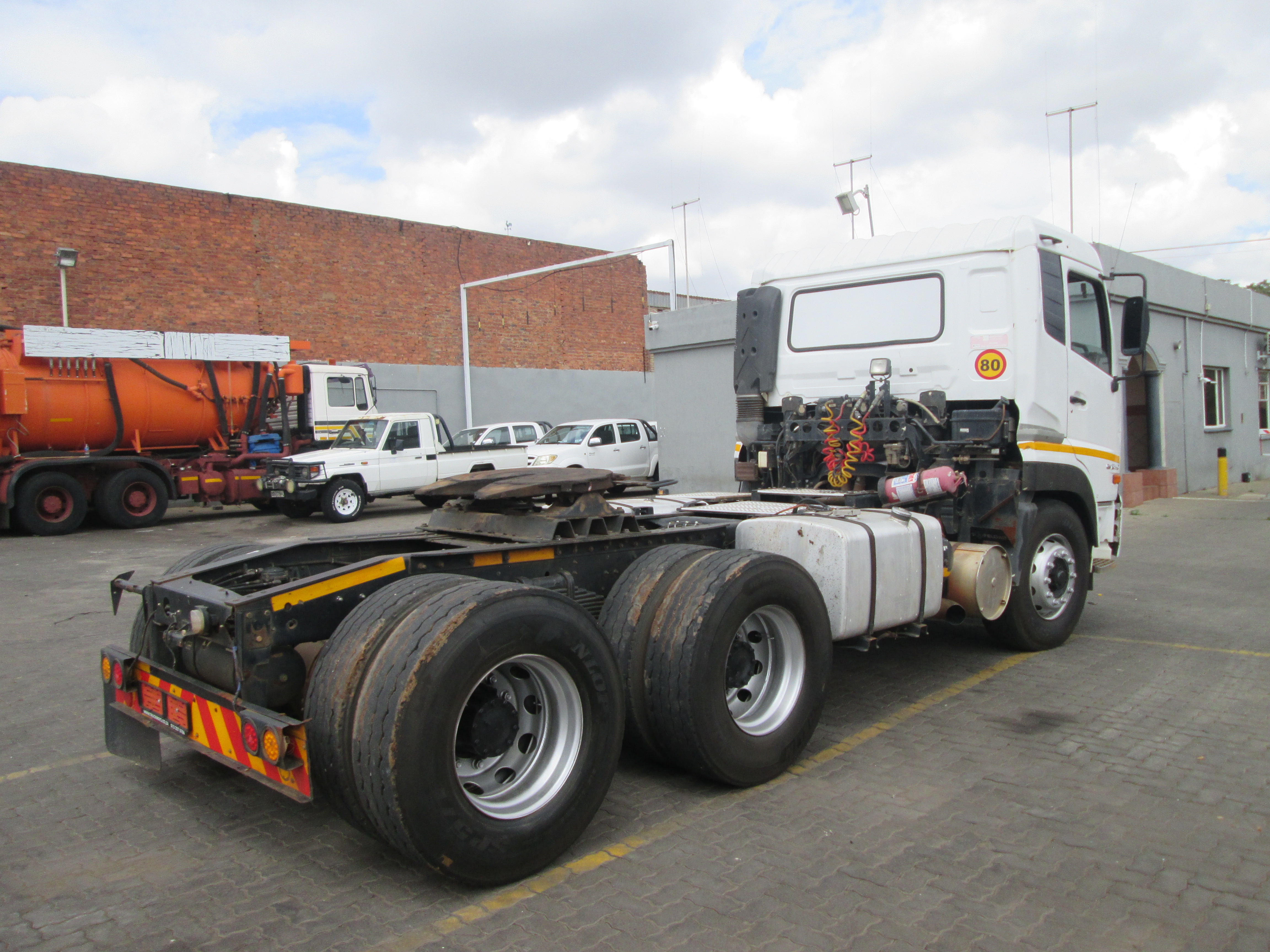 2019 UD QUON GW26-450 TRUCK TRACTOR 190585KM - Image 7