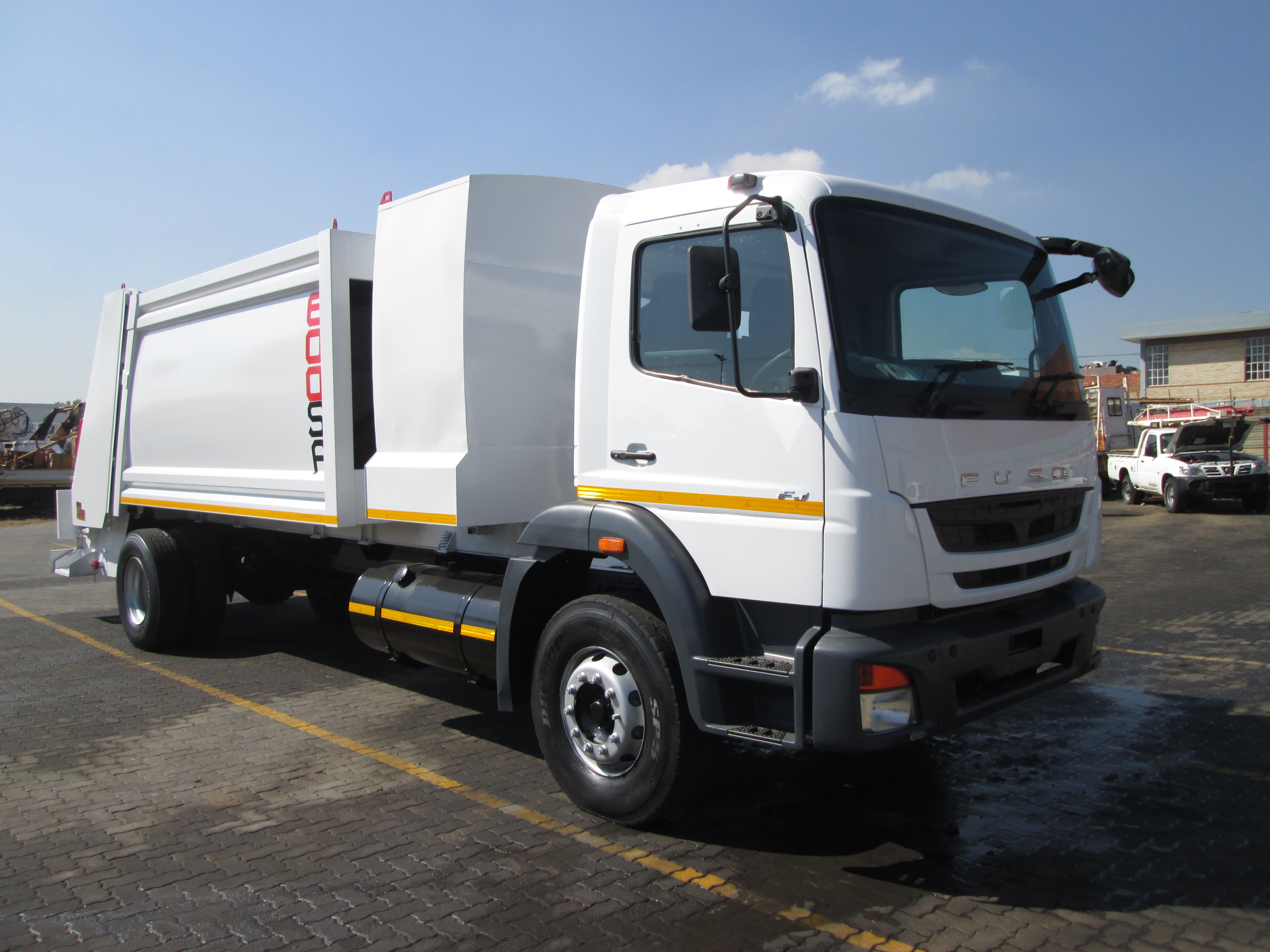 2018 FUSO FJ16-230 13CUBE COMPACTOR - Image 1