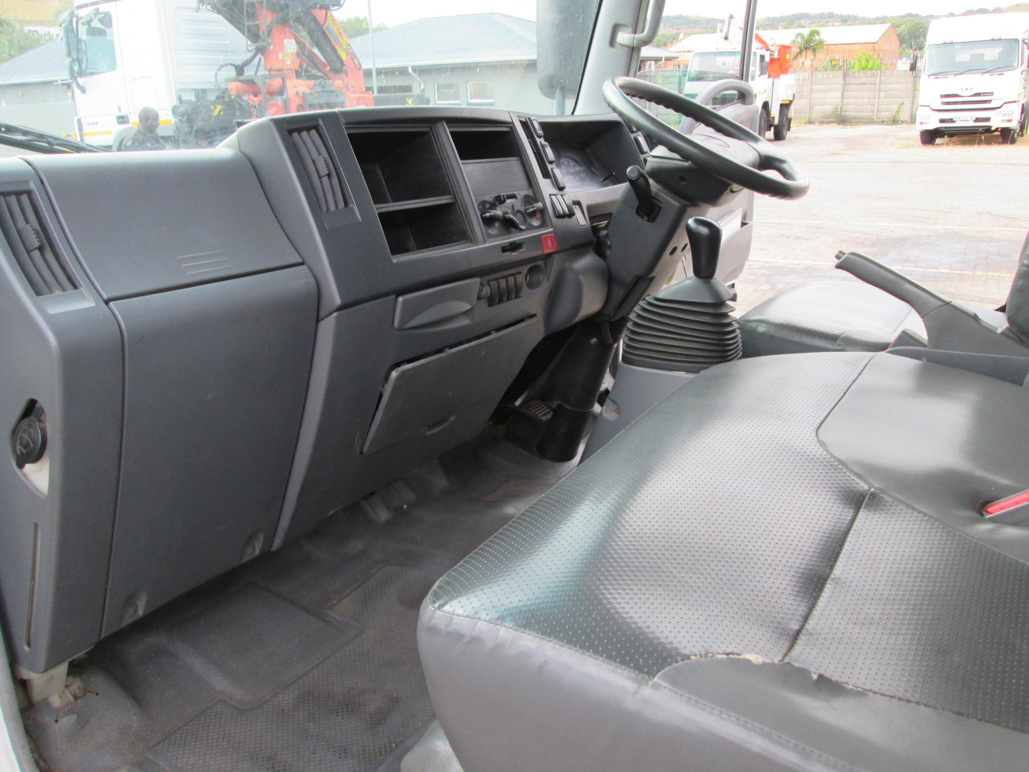 2010 ISUZU NMR250 WITH CANOPY  - Image 9