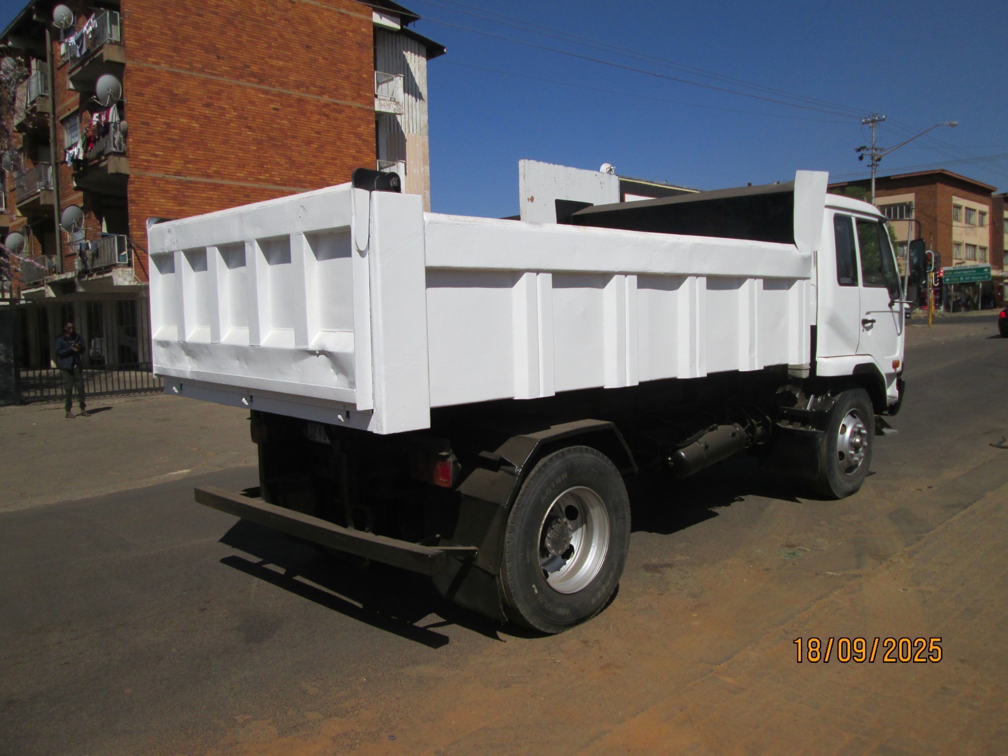 2004 UD85 6CUBE TIPPER - Image 7