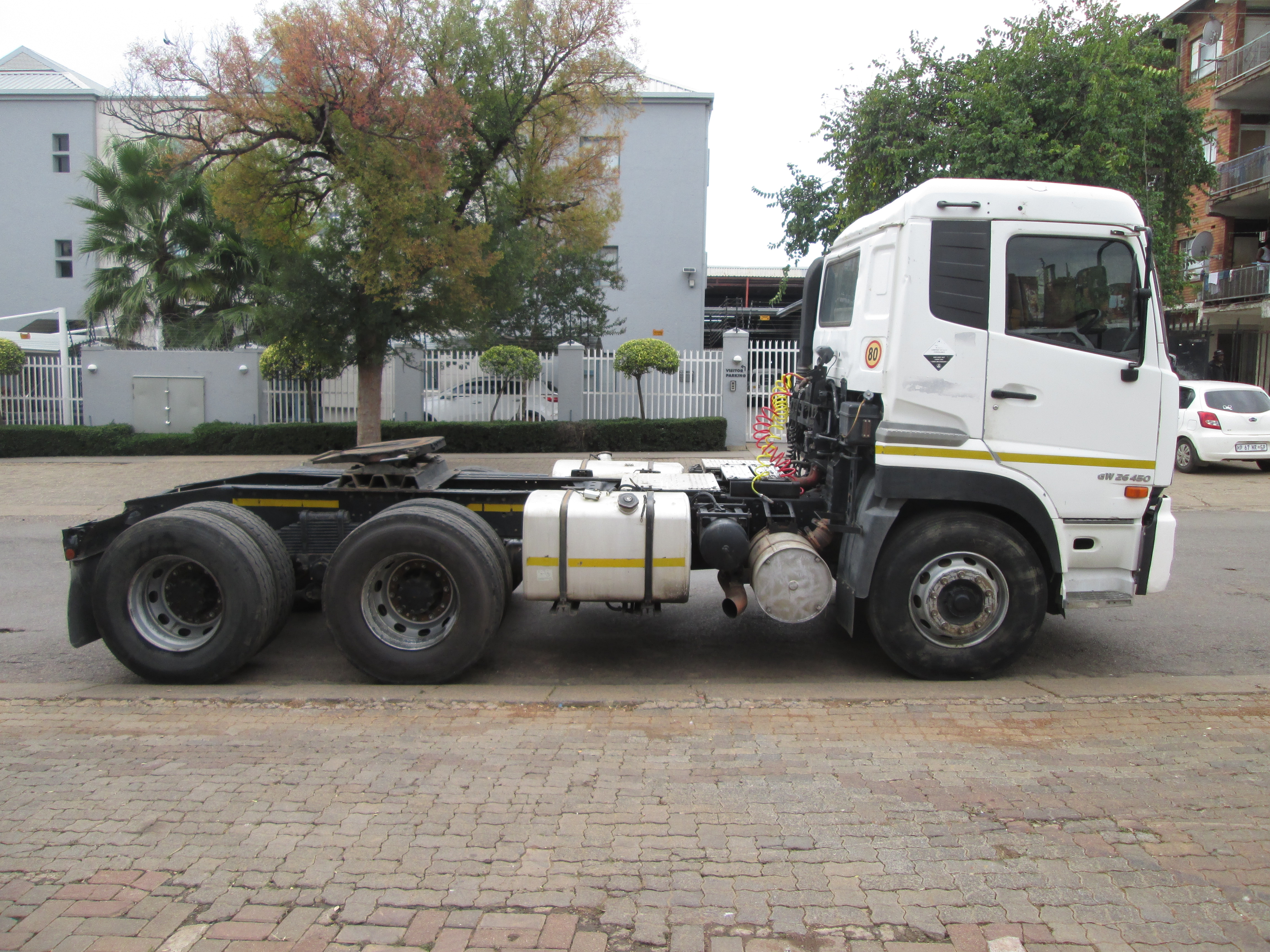 2015 UD QUON GW26-450 TRUCK TRACTOR 265967KM - Image 8