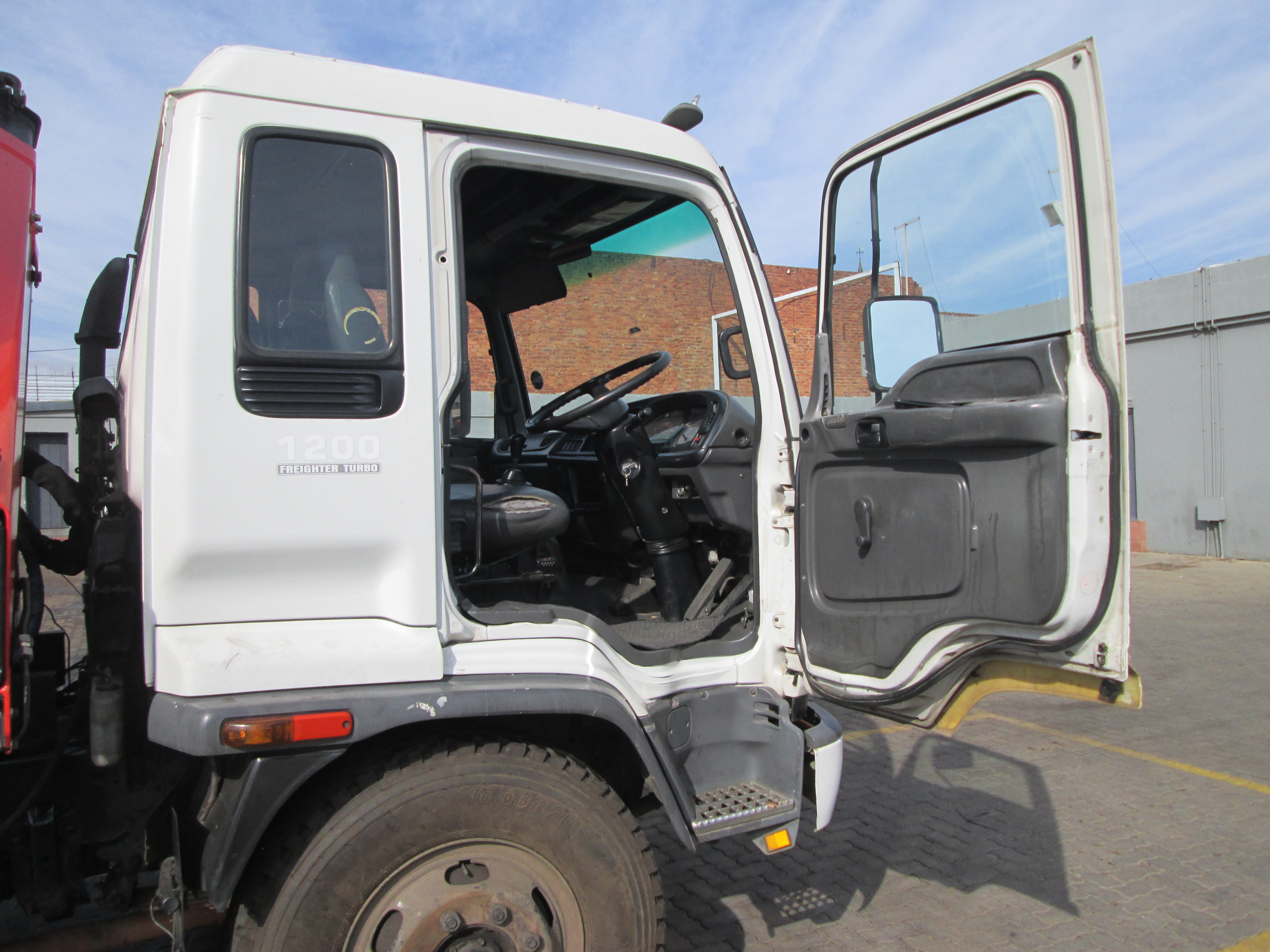 2005 ISUZU FTM1200 12TON DROPSIDE WITH PK15500 CRANE 603317KM - Image 9