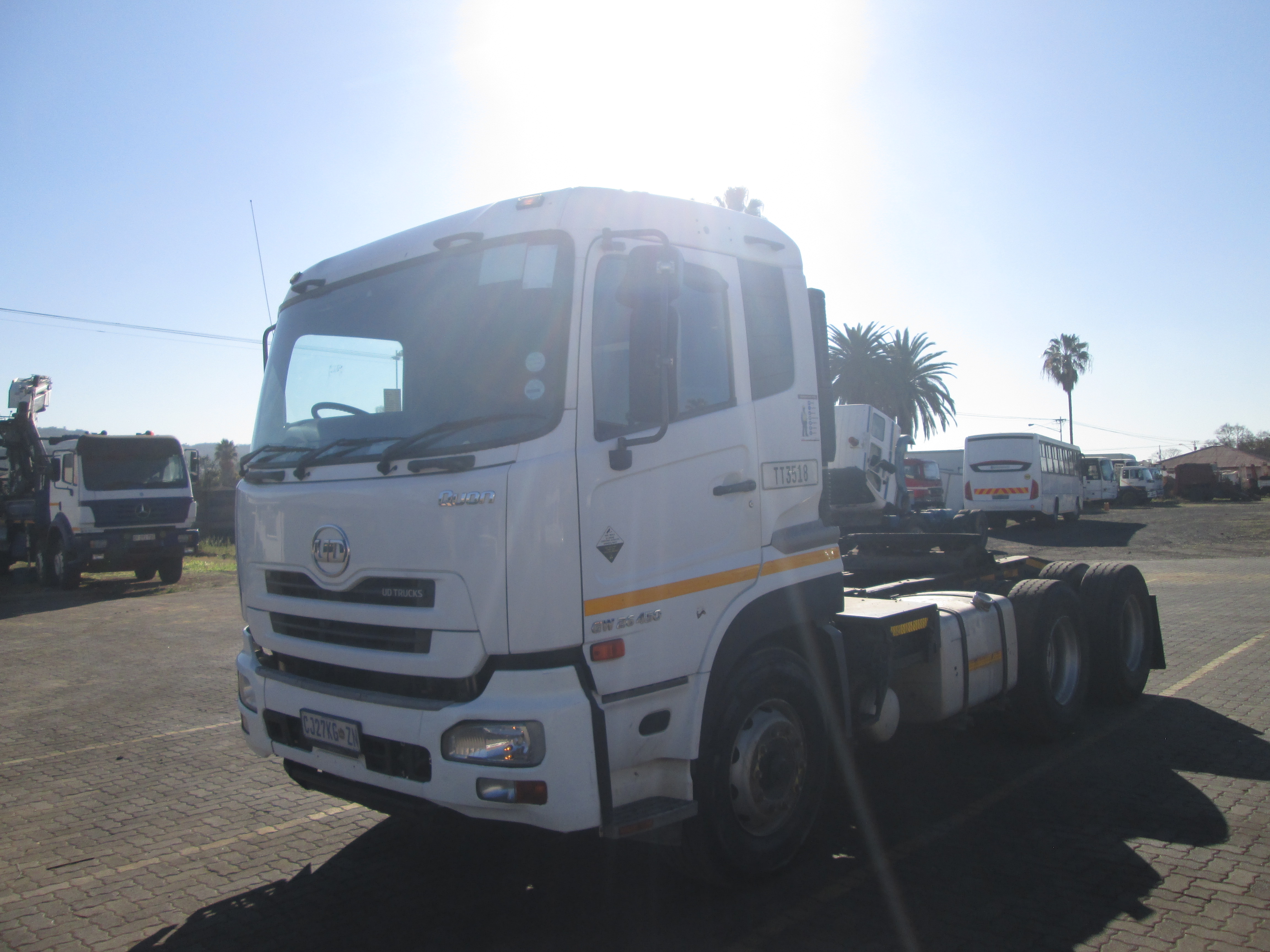 2019 UD QUON GW26-450 TRUCK TRACTOR 303139KM - Image 3
