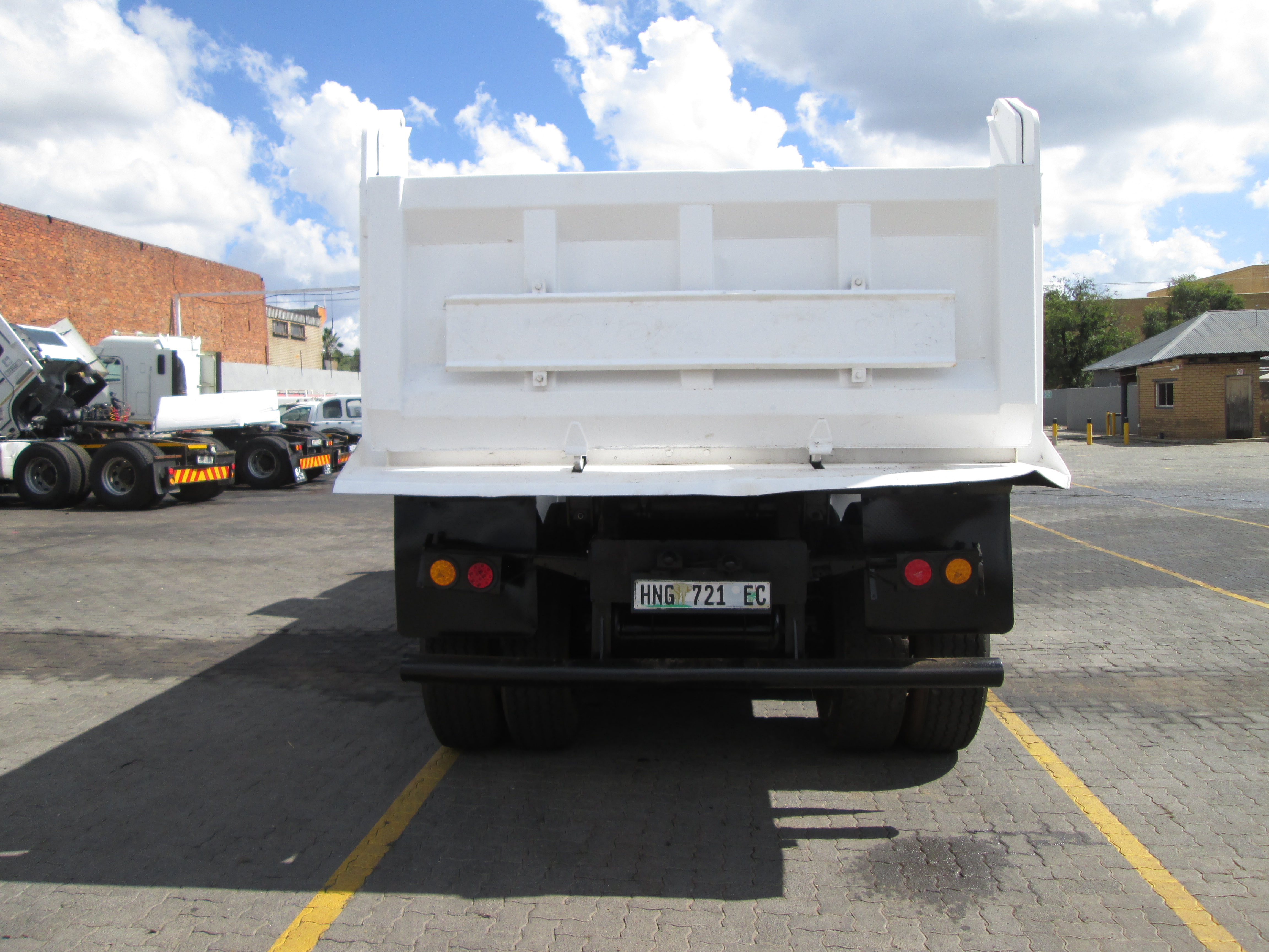 2015 UD QUON GW26-450 10CUBE TIPPER - 125727KM - Image 6