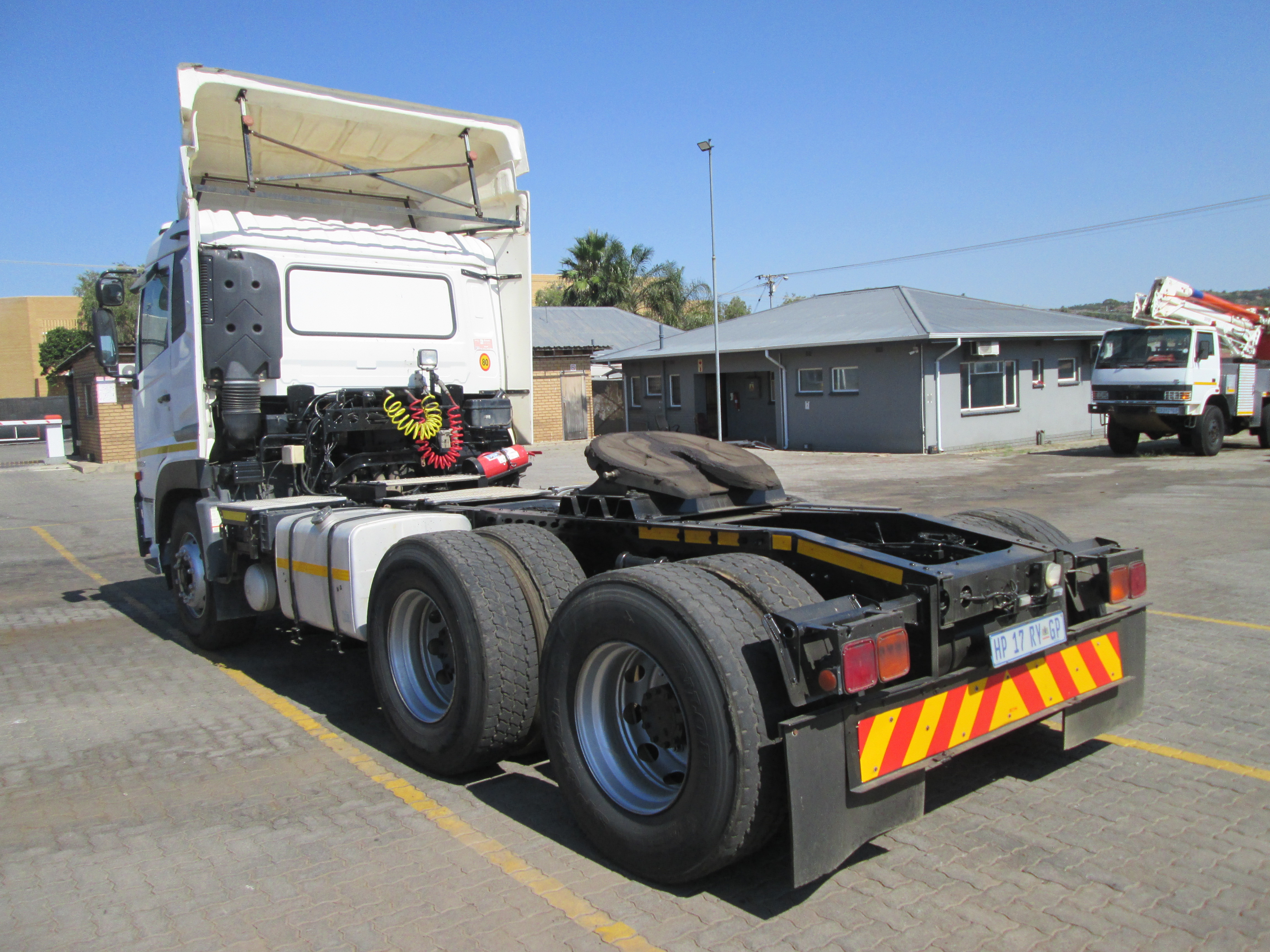 2018 UD QUON GW26-450 TRUCK TRACTOR 246563KM - Image 5