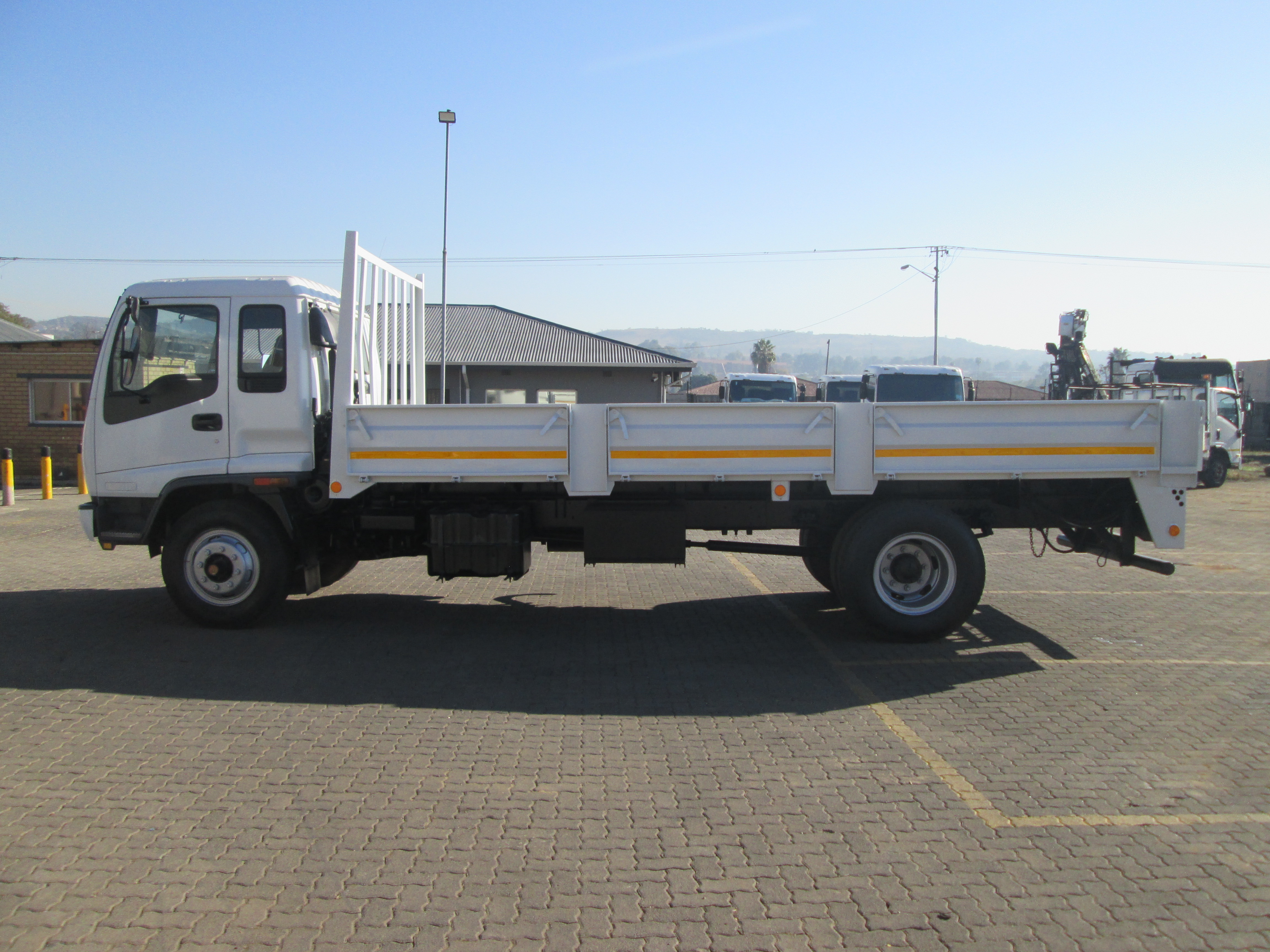 2000 ISUZU FTR800 8TON DROPSIDE BODY TRUCK - 099241KM - Image 4