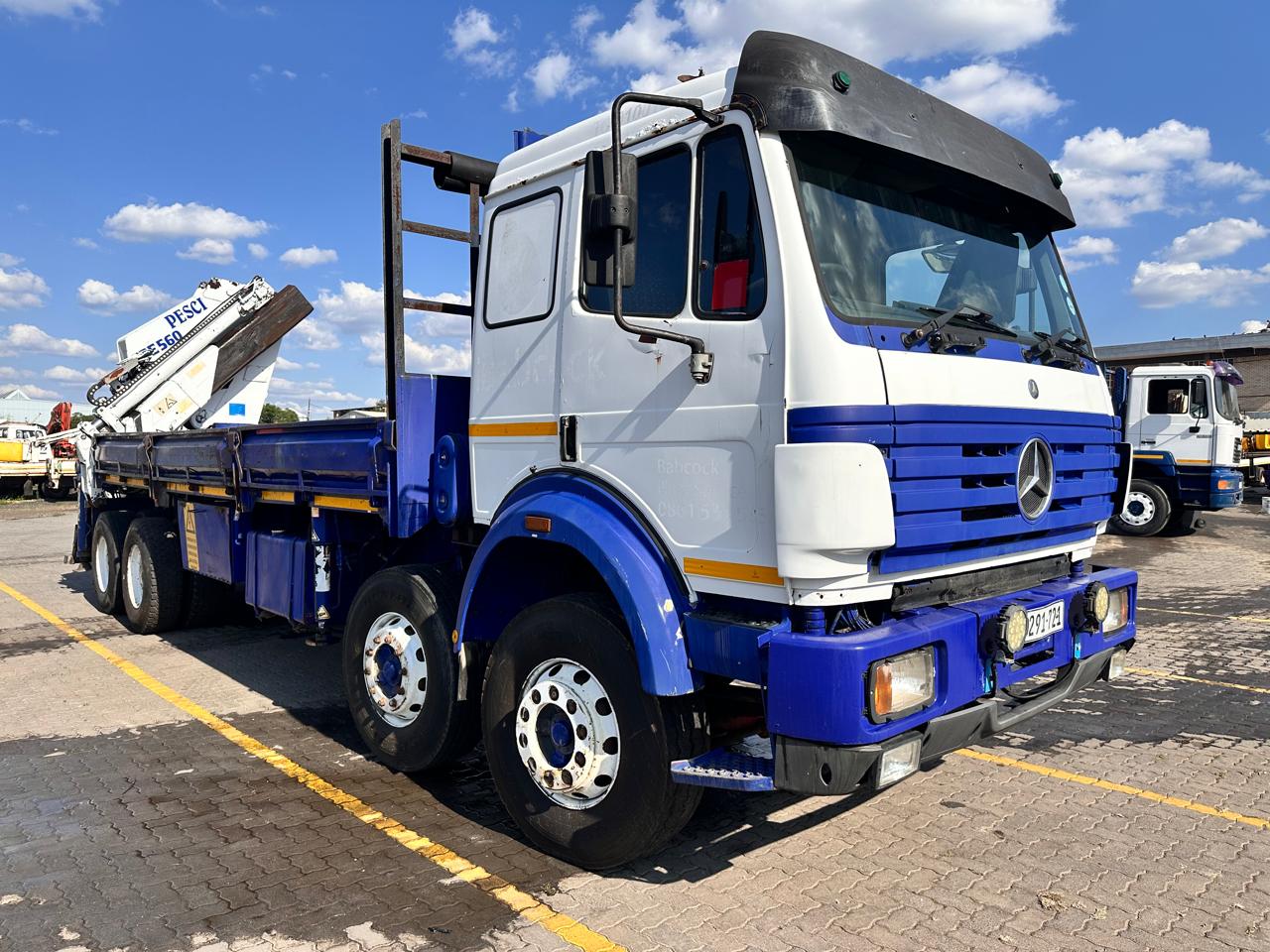 2001 MERCEDES BENZ 3235 ACTROS MP1 TWINSTEER 12TON DROPSIDE  WITH PESCI SPE560 CRANE - Image 1
