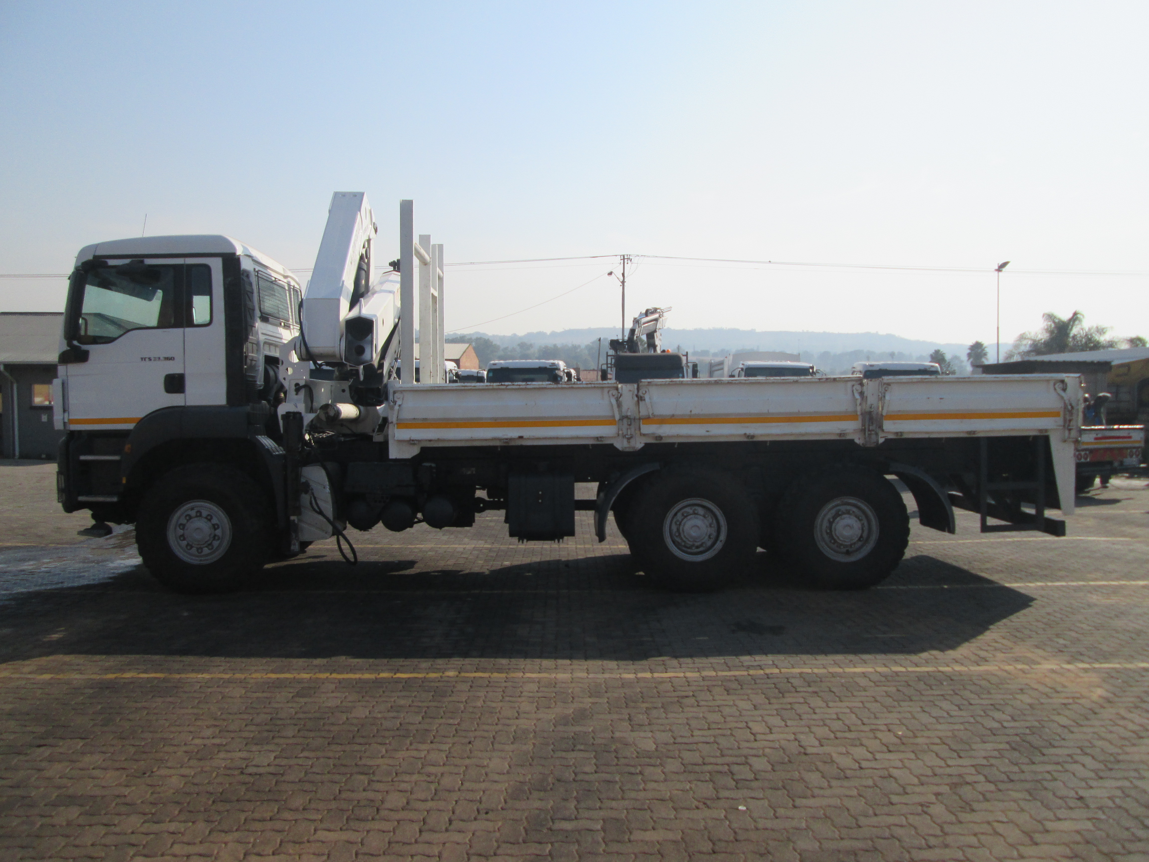 2018 MAN TGS33.360 6X6 12 TON DROPSIDE BODY WITH  BONFIGLIOLI P30500XL 163909KM - Image 4