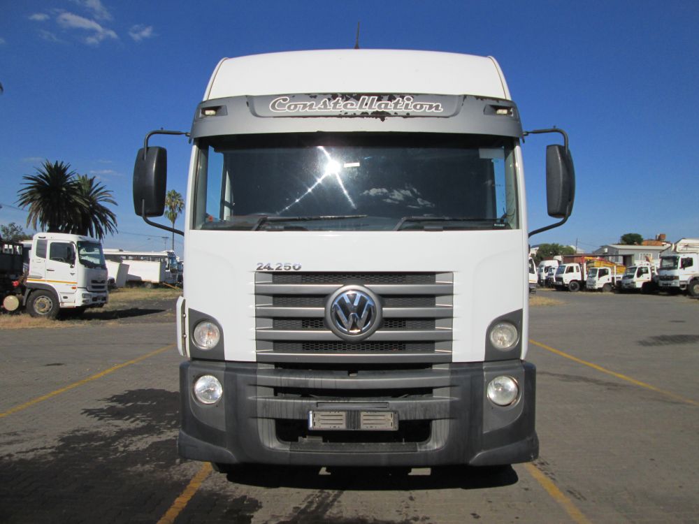 2016 VW CONSTELLATION 24.250 12TON CURTAIN SIDES - 269526KM - Image 2