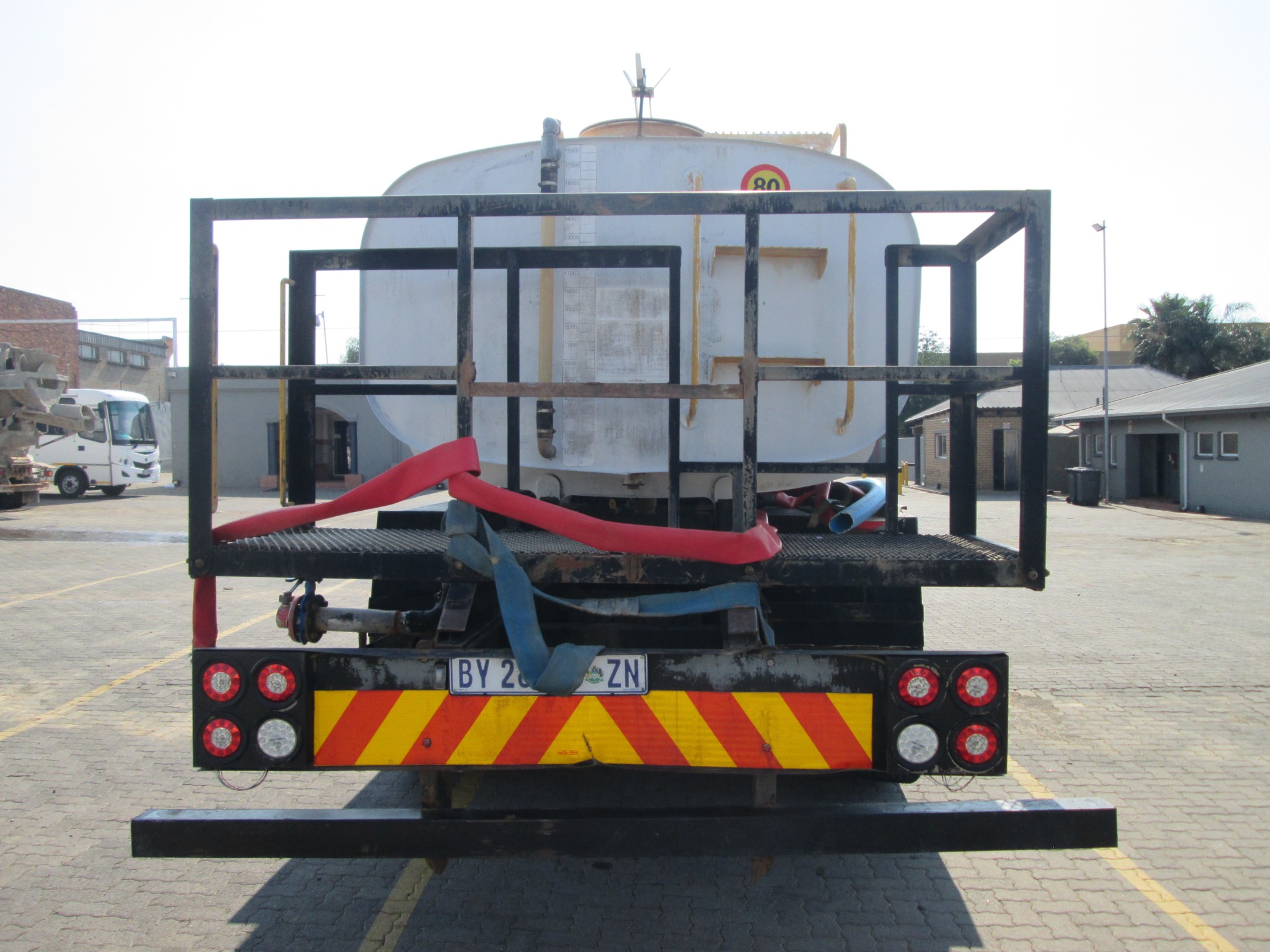 2019 UD QUESTER CGE420 TWINSTEER 18000L WATER TANKER - Image 6