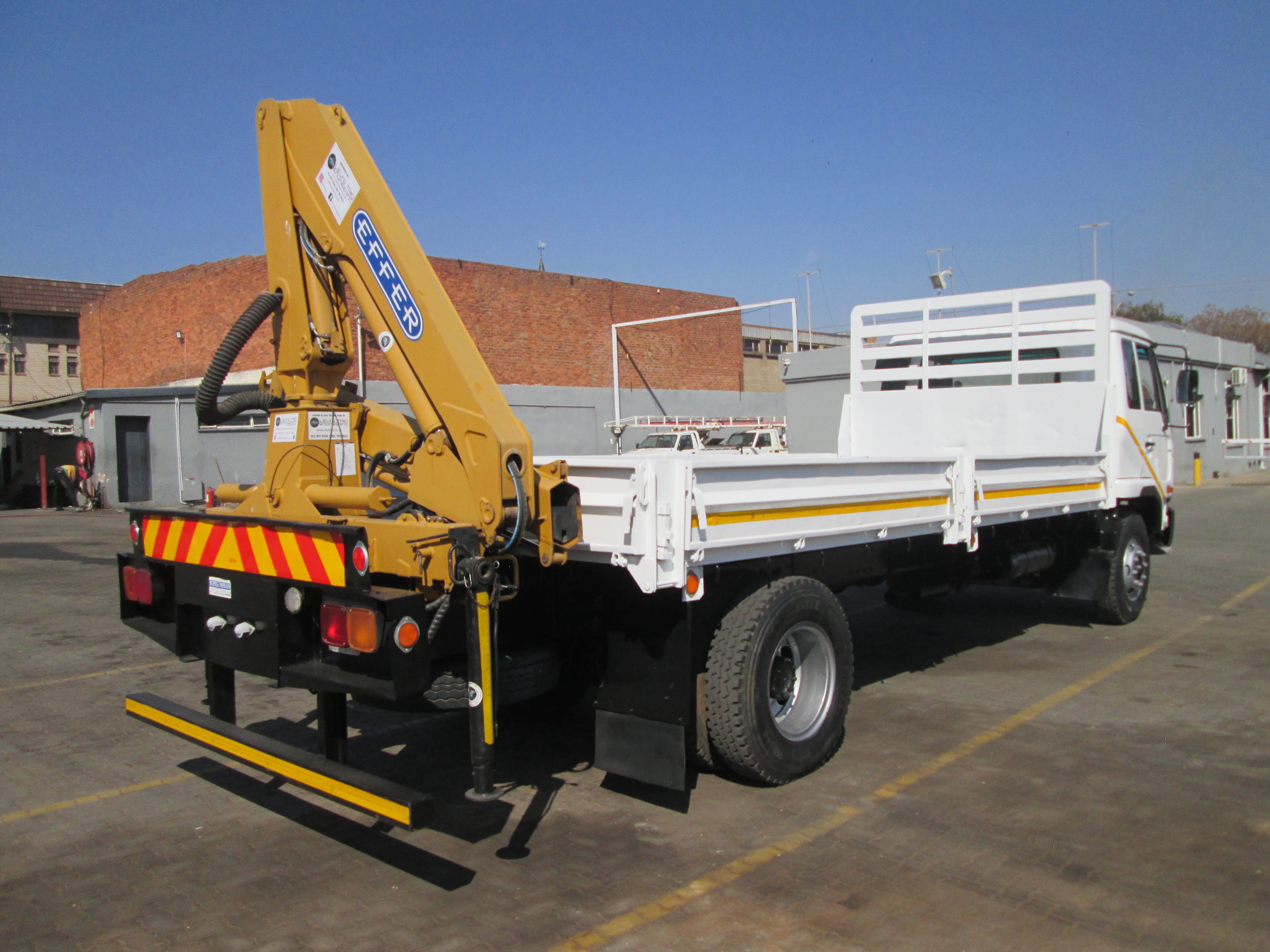 2000 UD80 8TON DROPSIDE WITH EFFER 75 CRANE - 138660KM - Image 6