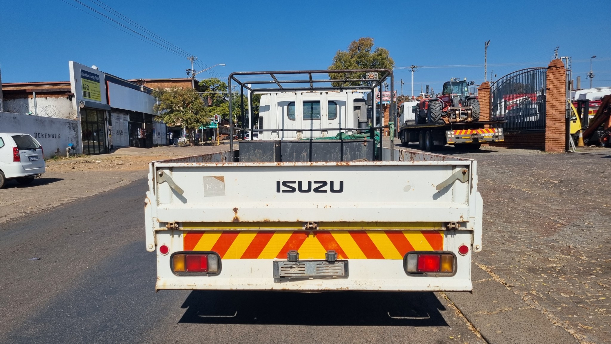 2012 ISUZU NPR400 4TON DROPSIDE BODY TRUCK - Image 7