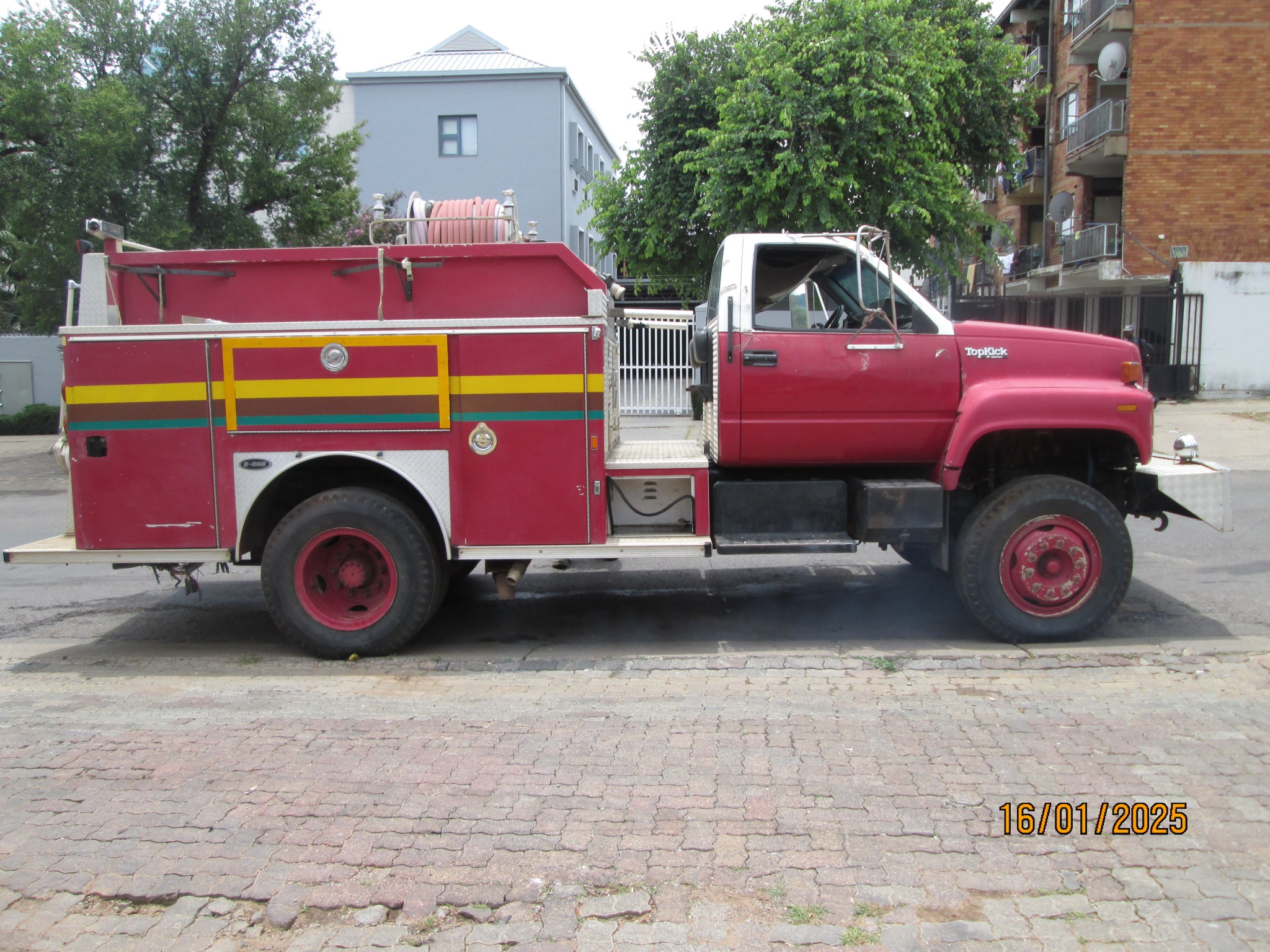 2000 GMC TOPKICK C6500 FIRE TRUCK - Image 9
