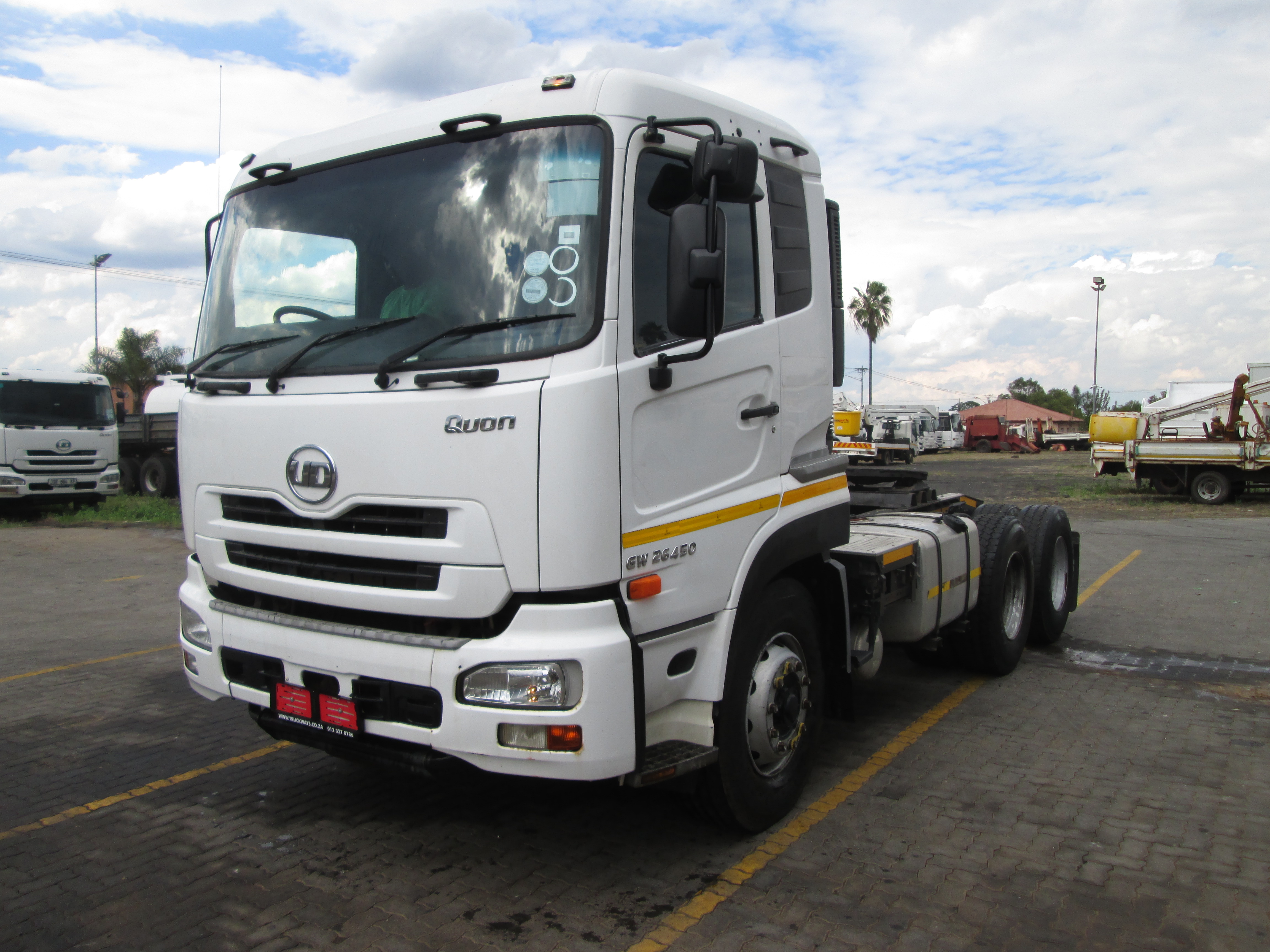 2018 UD QUON GW26-450 TRUCK TRACTOR 311225KM - Image 3