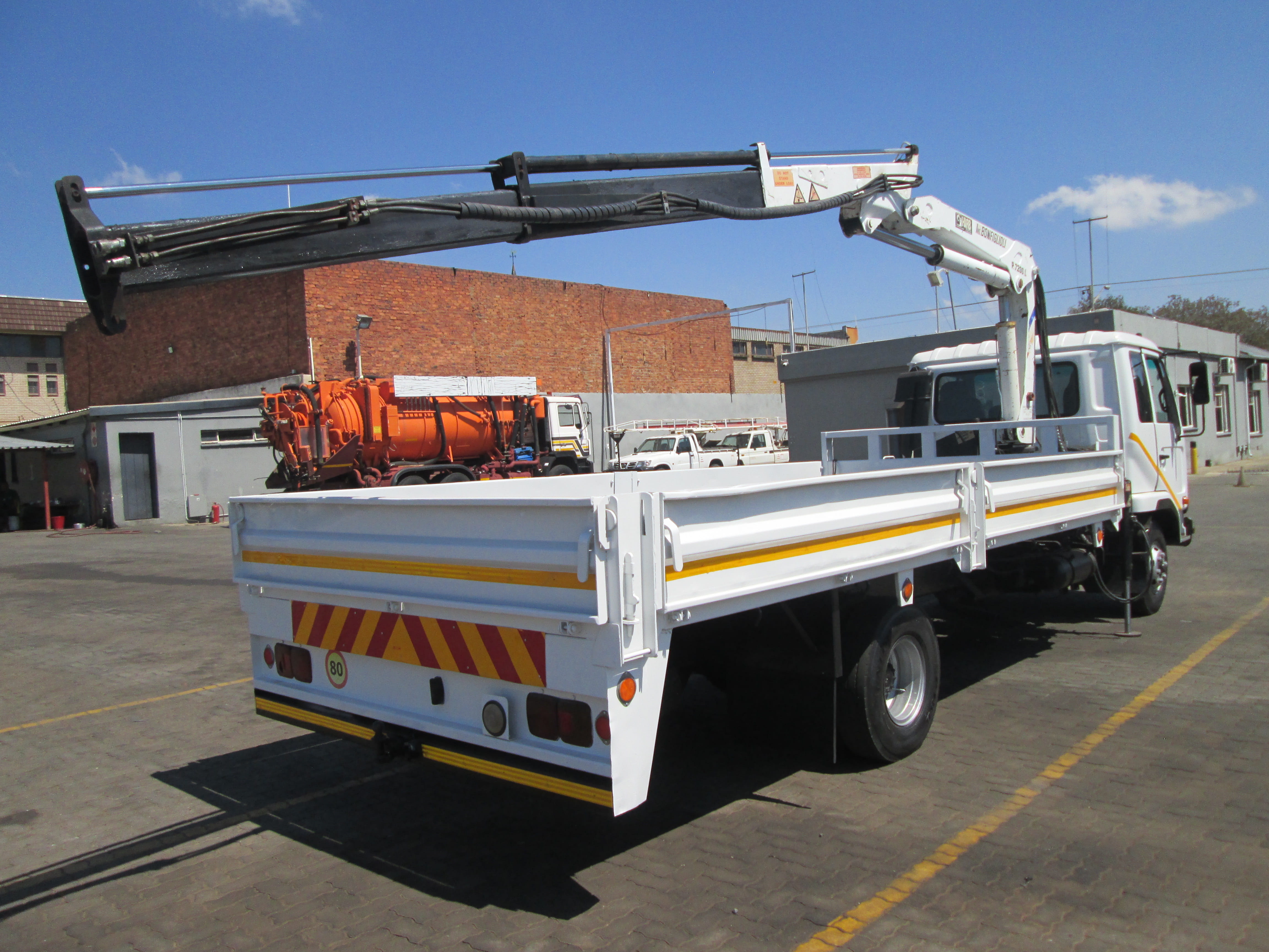 2004 UD60 6TON DROPSIDE WITH CAB MOUNT BONFIGLIOLI P,7200L 20039KM - Image 18