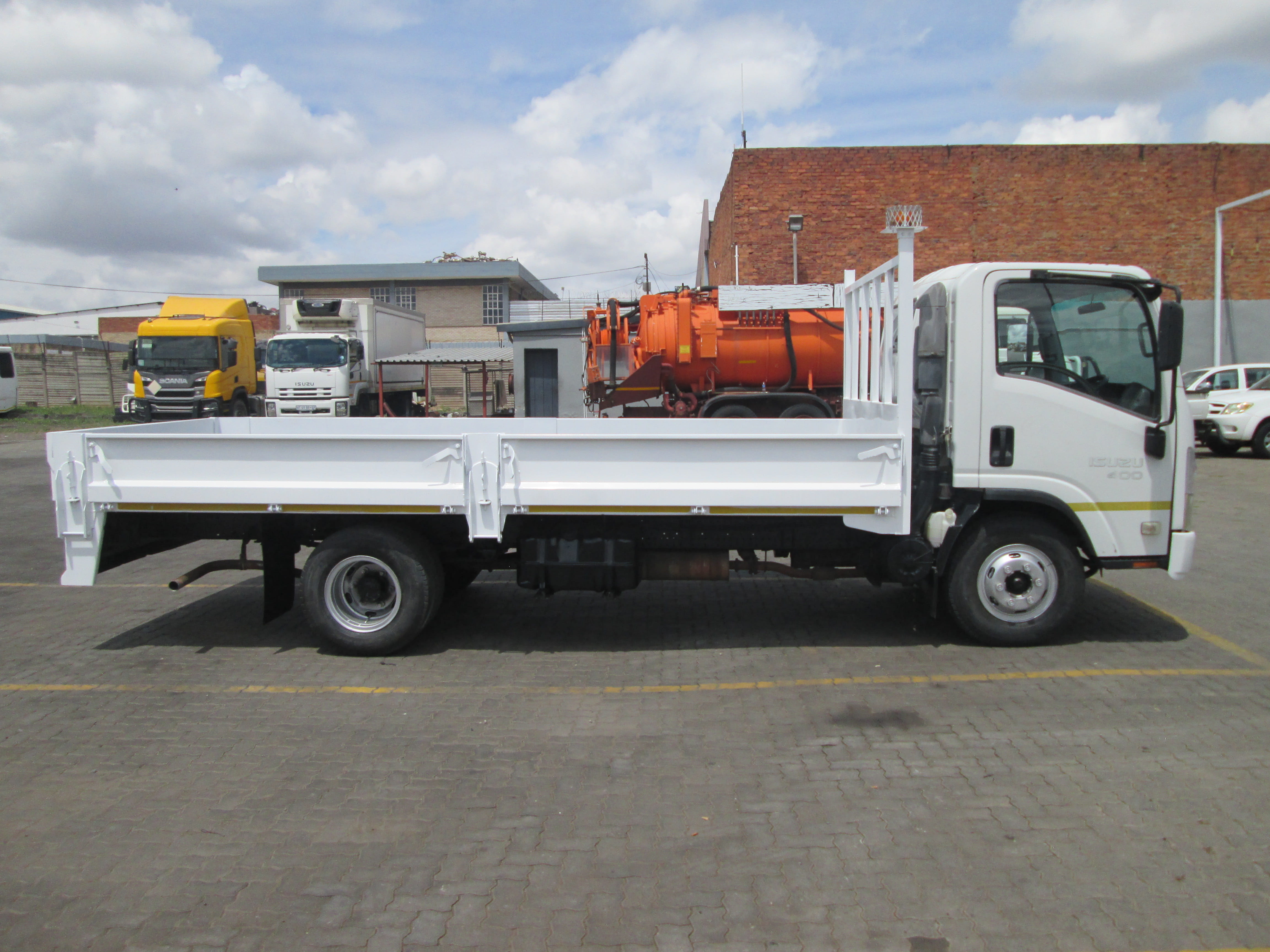 2012 ISUZU NPR400 4TON DROPSIDE BODY TRUCK 98064KM - Image 9