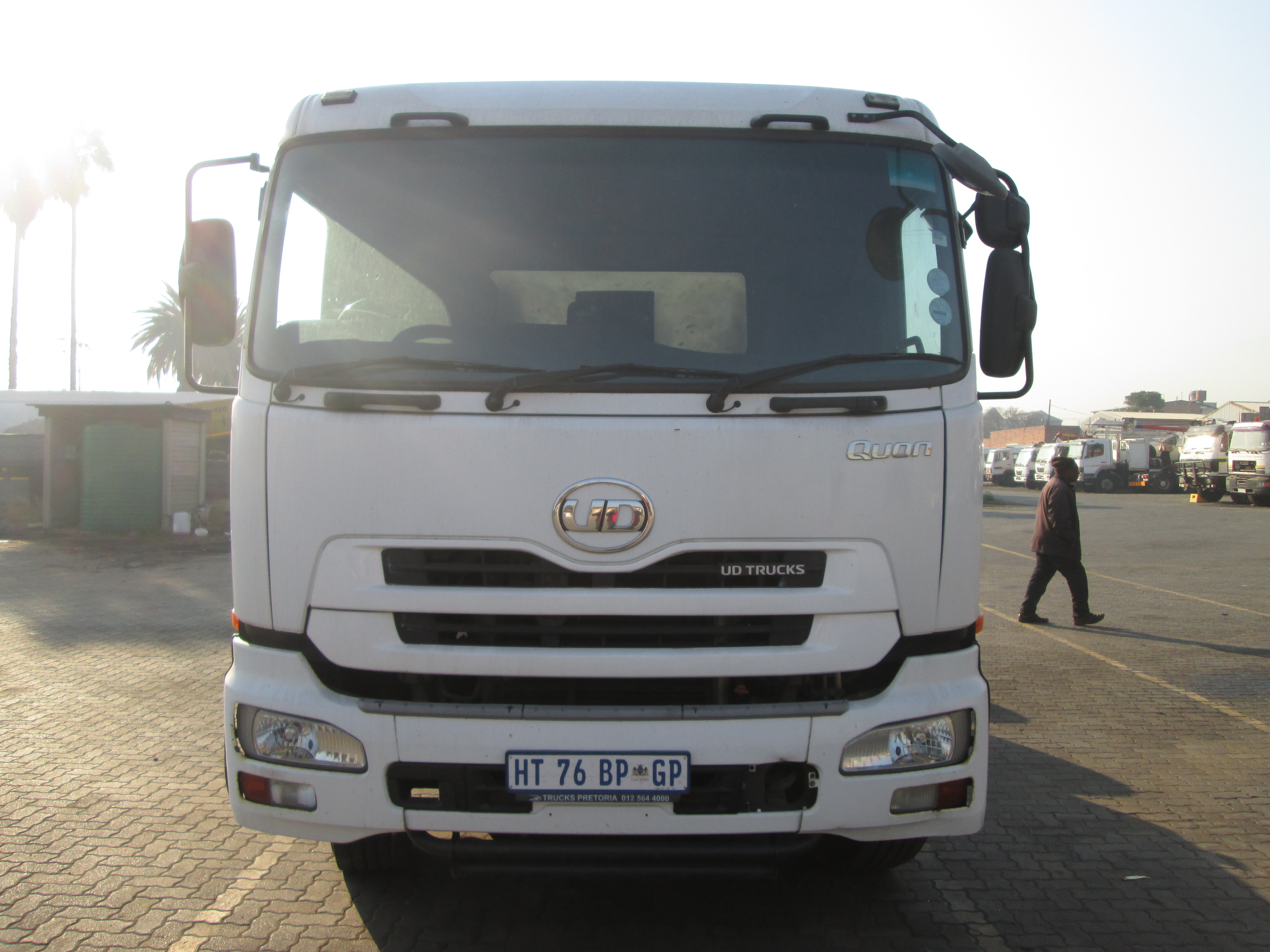 2018 UD QUON GW26-450 TRUCK TRACTOR 253087KM - Image 2