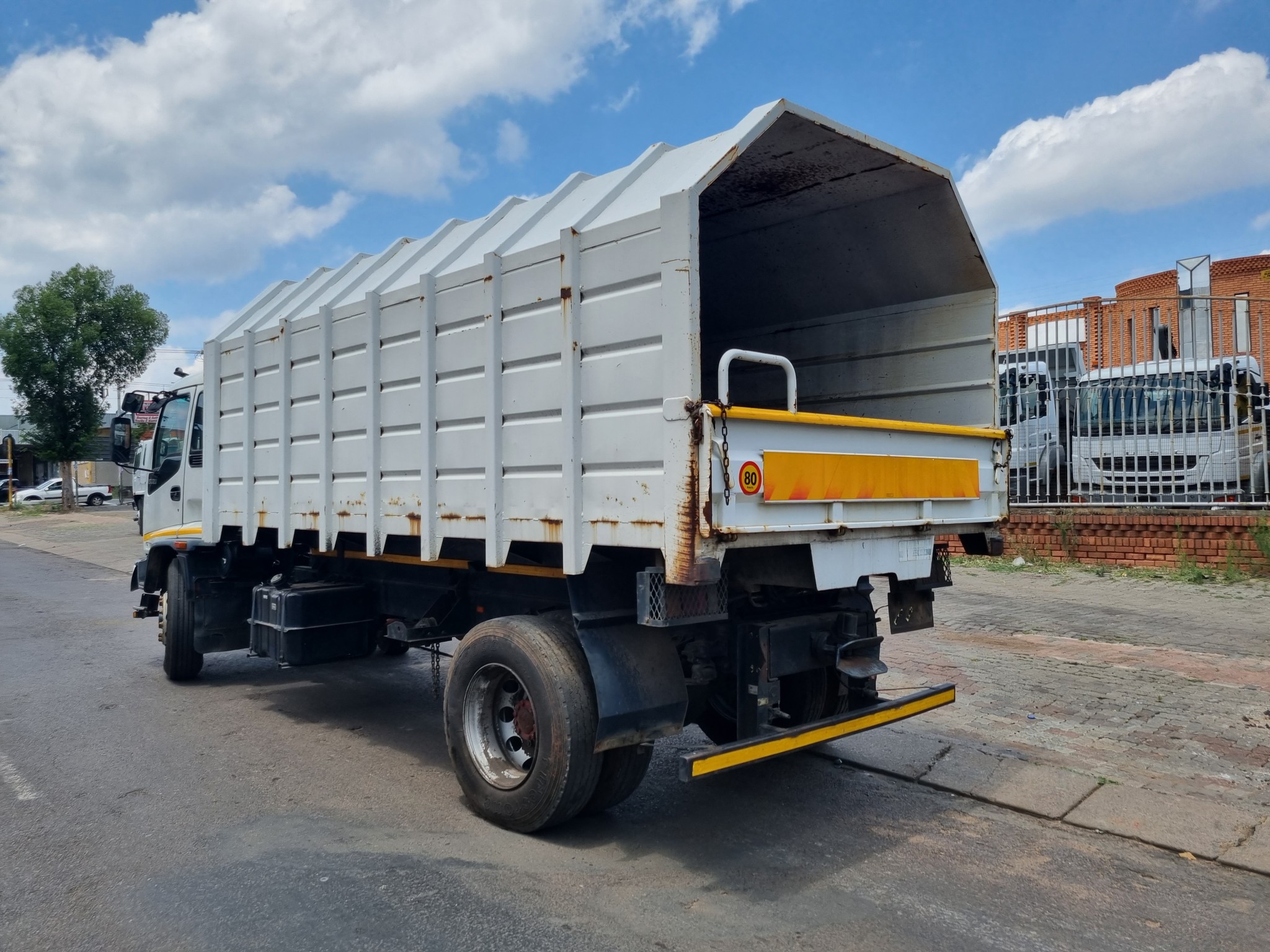 2008 ISUZU FTR800 8TON CLOSED BODY TIPPER - Image 6