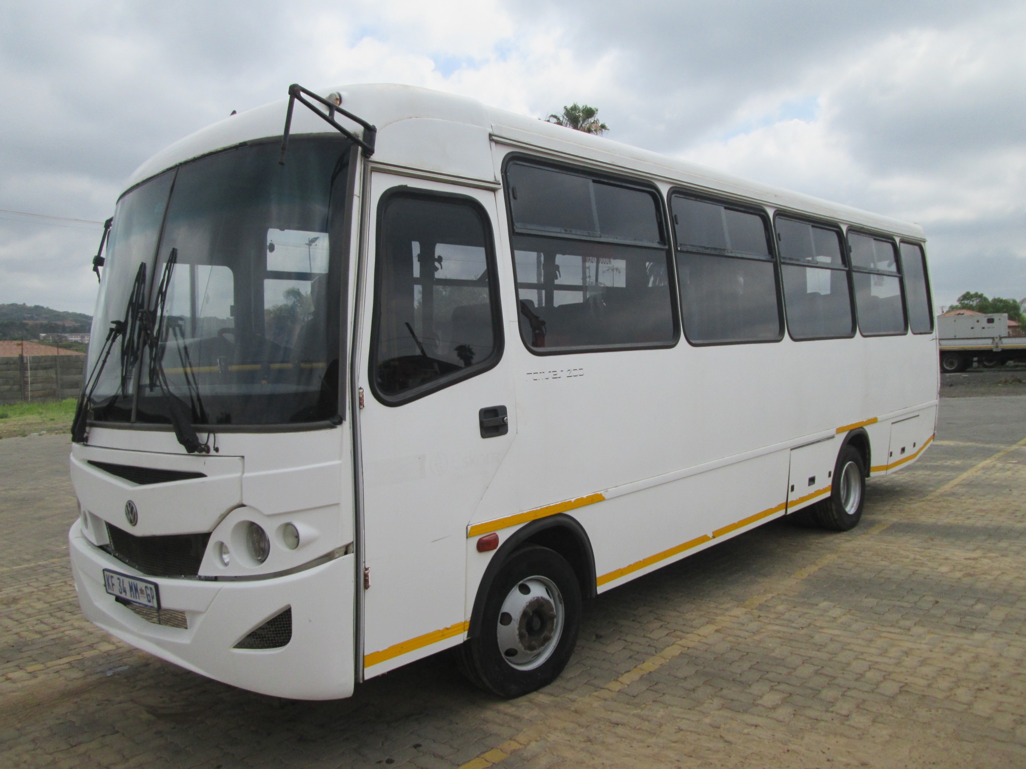 2010 VOLKSBUS 9-150 32 SEATER BUS - Image 3