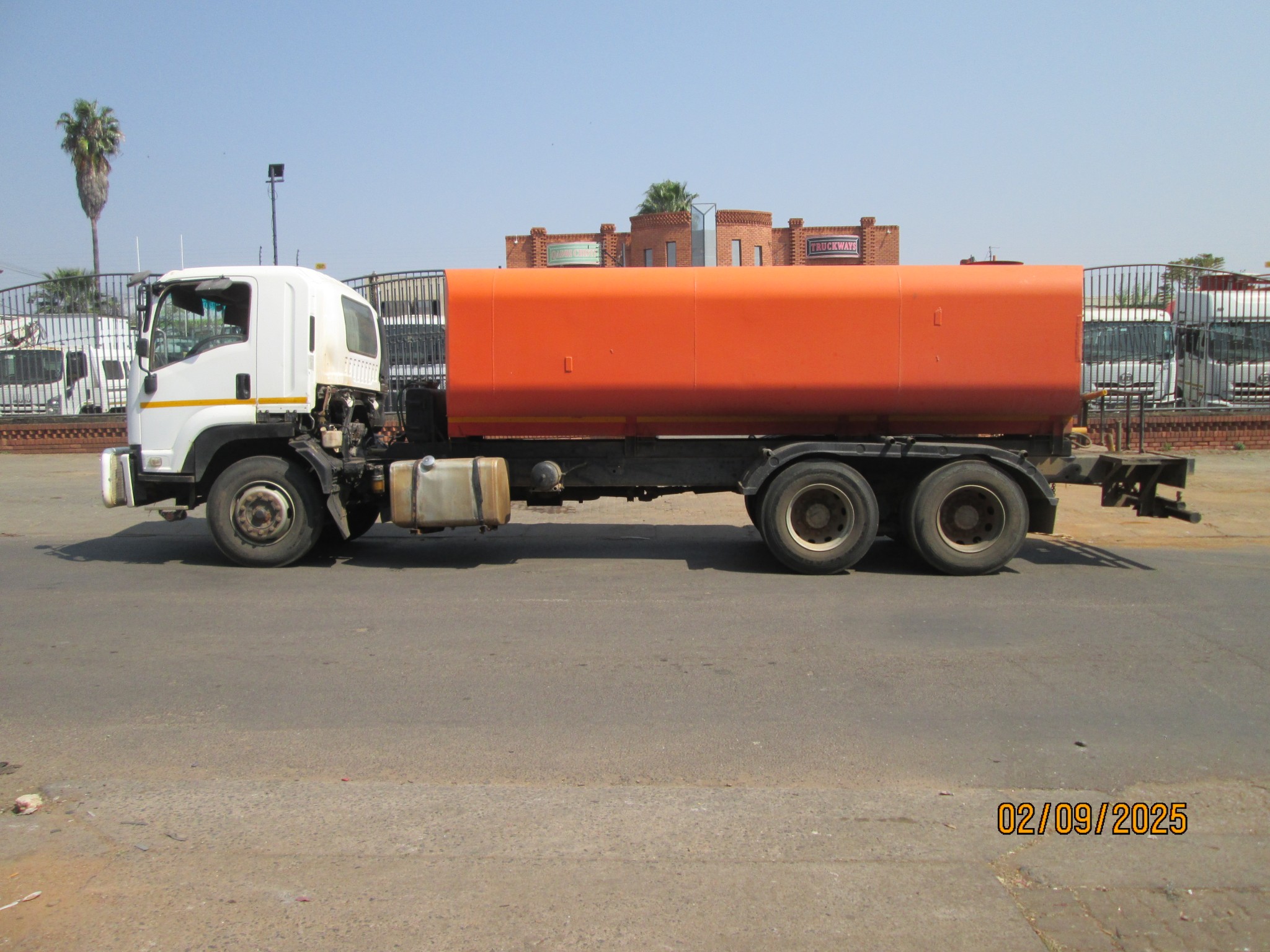 2011 ISUZU FVZ1400 16000L WATER TANKER - Image 4