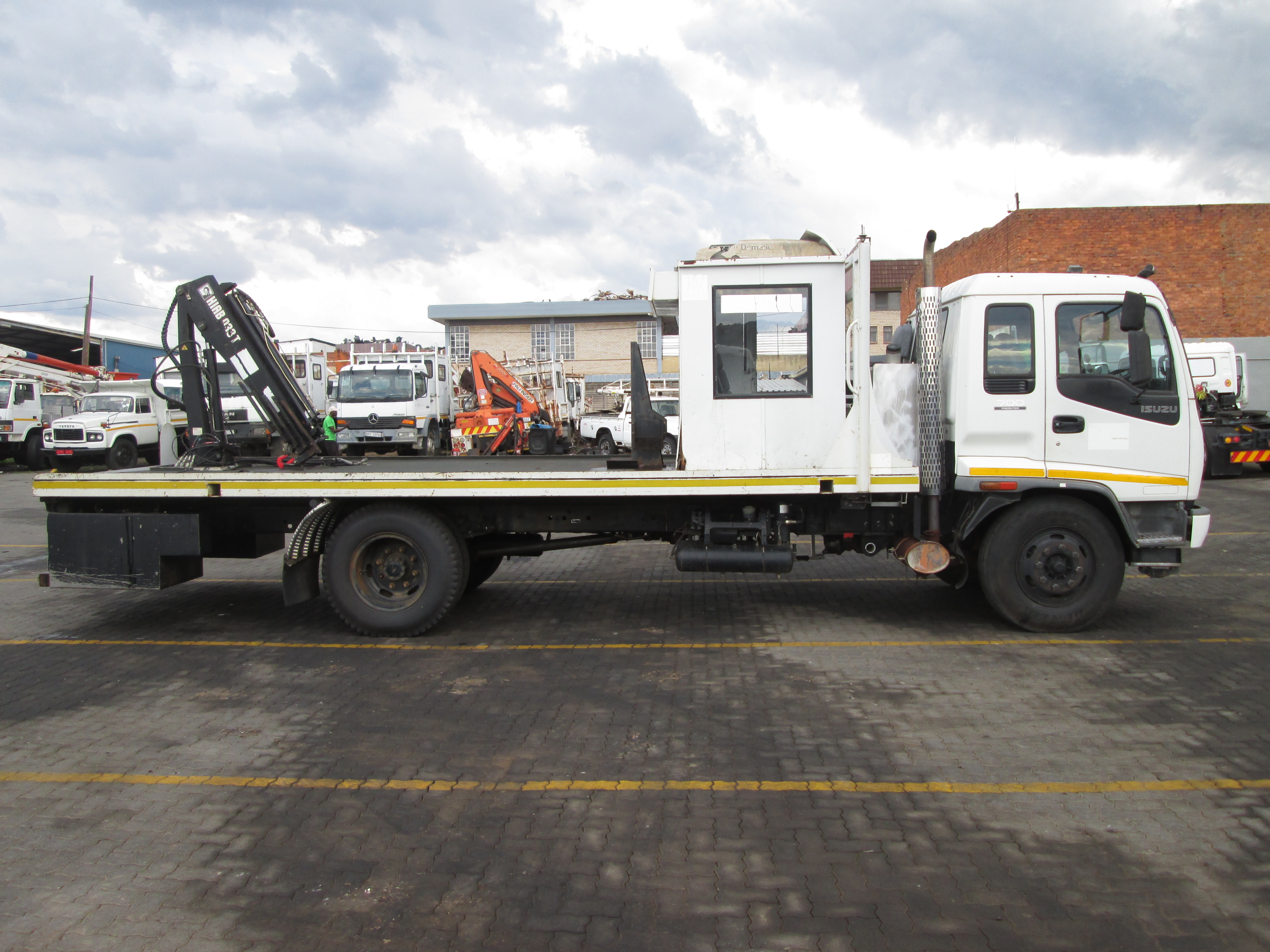 2012 ISUZU FSR700 7TON FLATDECK WITH 033T HIAB CRANE - 105296KM - Image 8